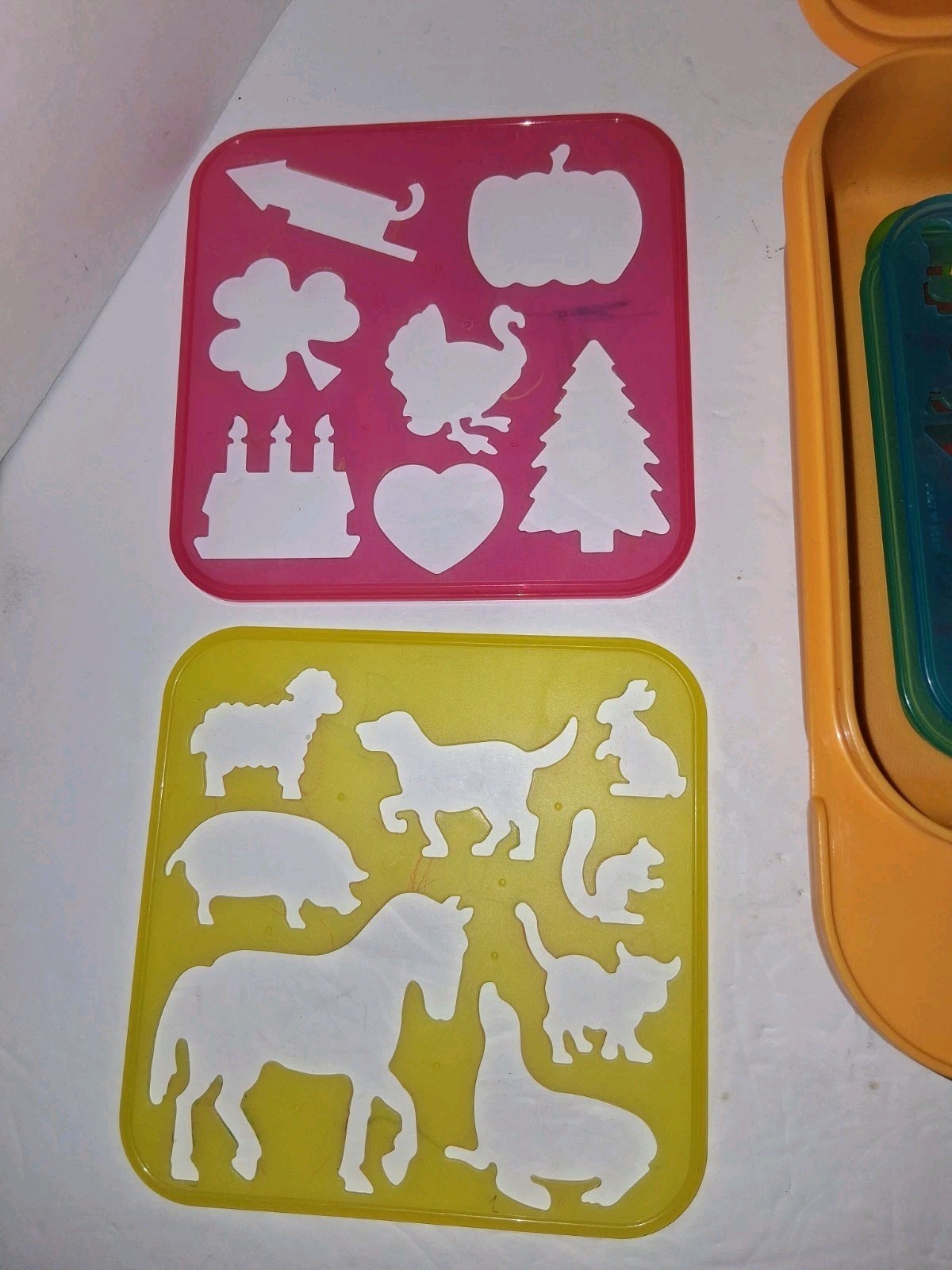 Vtg Tupperware Alphabet Carry Case 20 Stencil Lot Yellow ABC Pencil Lunch Box