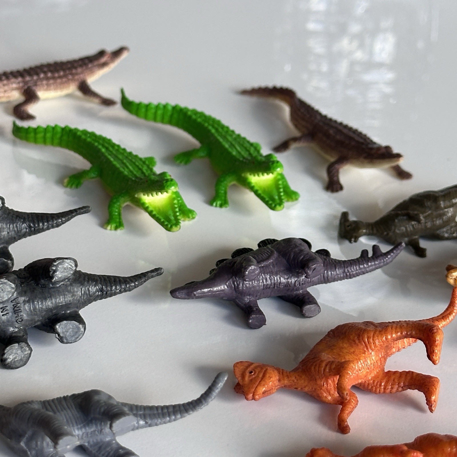 46pc Mini Plastic Dinosaur Animal Toy Lot Figures Reptiles Sharks Frogs