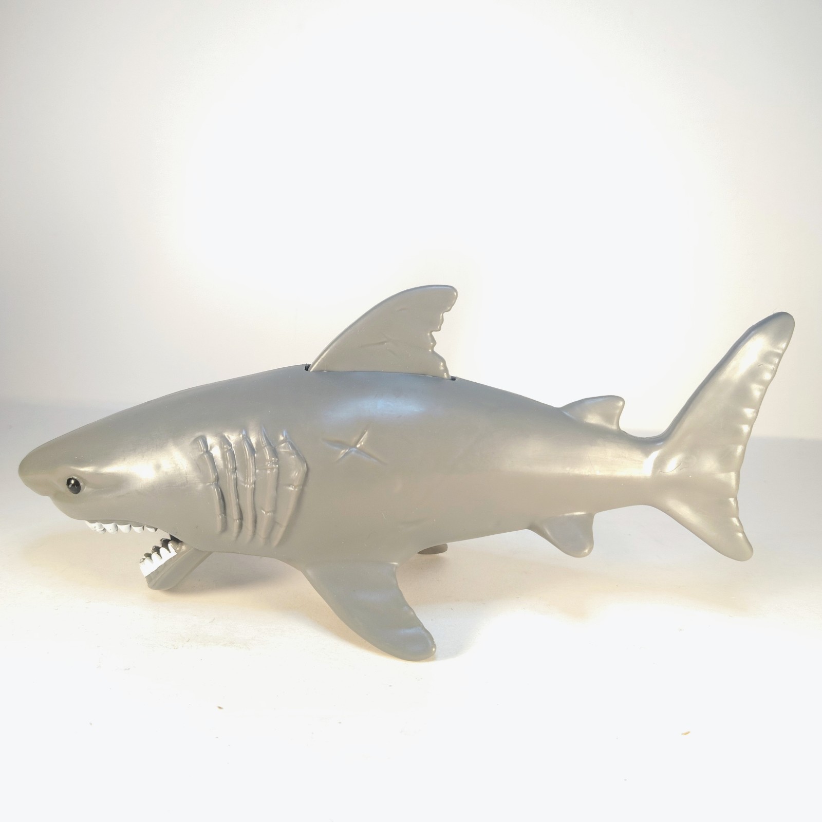 8″ Animal Planet Great White Extreme Adventure Chomping Action Shark
