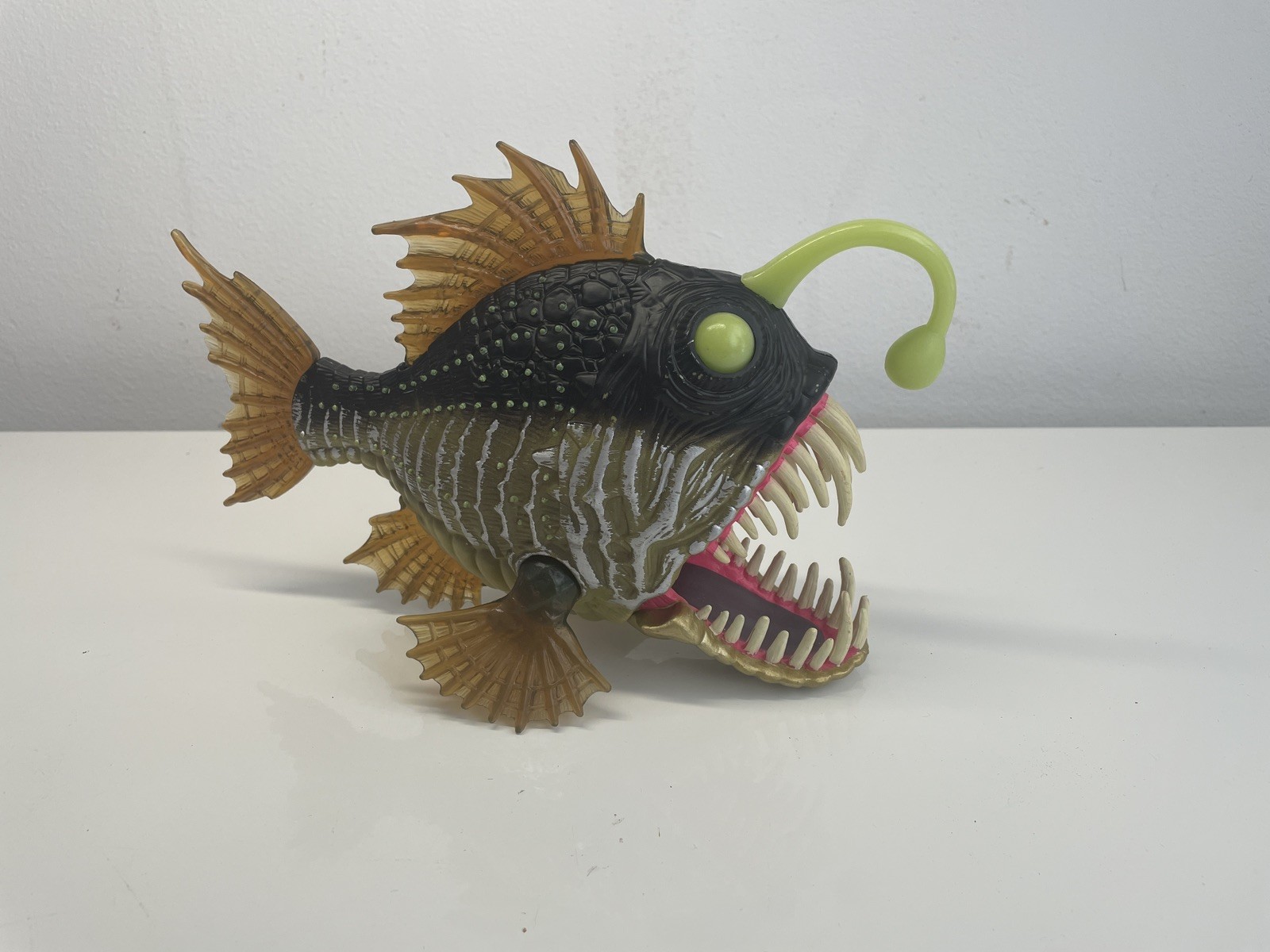 Animal Planet Toys R Us Deep Sea Chomping Shark Research Playset Angler Octopus