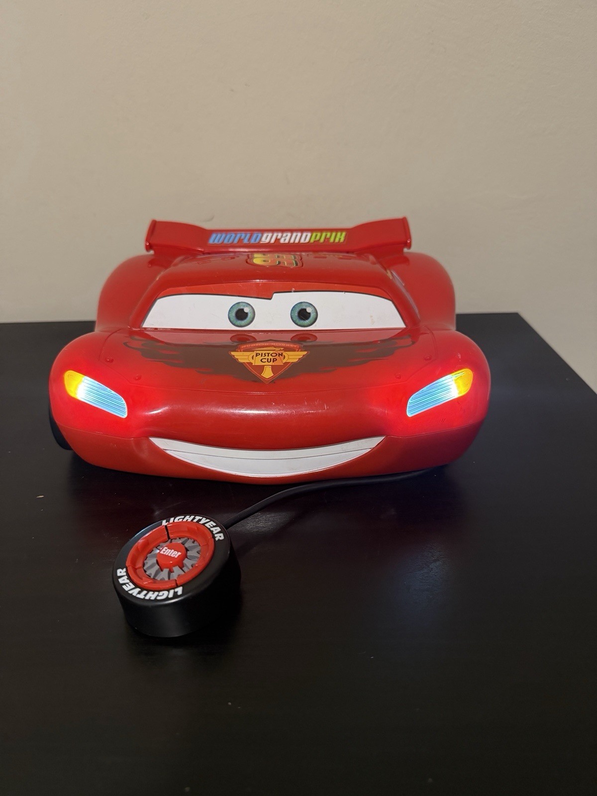 Disney Pixar Cars 2 Lightning McQueen VTech Learning Laptop W/ Mouse Works