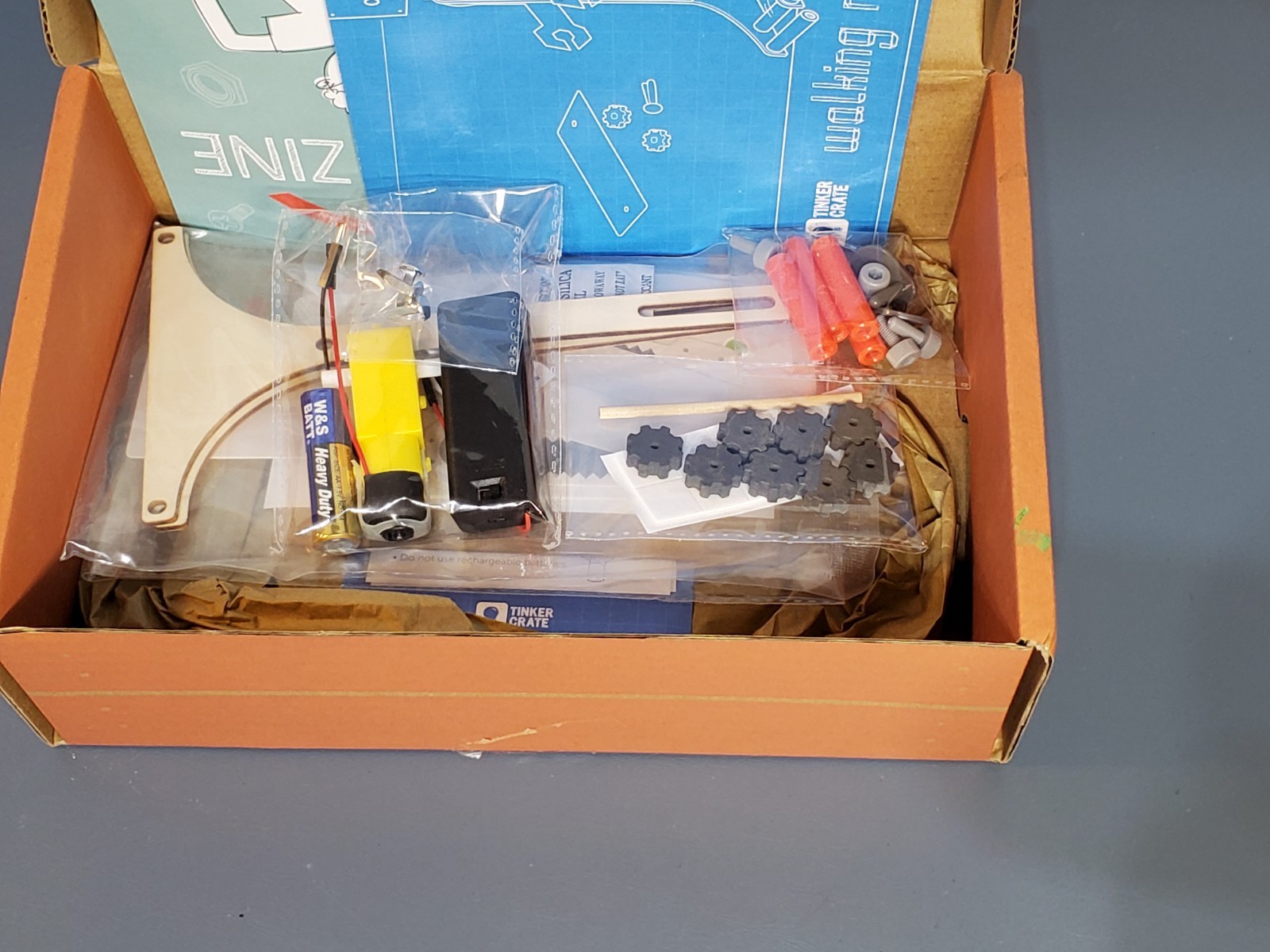 Kiwi Co Tinker Crate “Walking Robot” STEM Kit Toy DIY – Open Box Complete