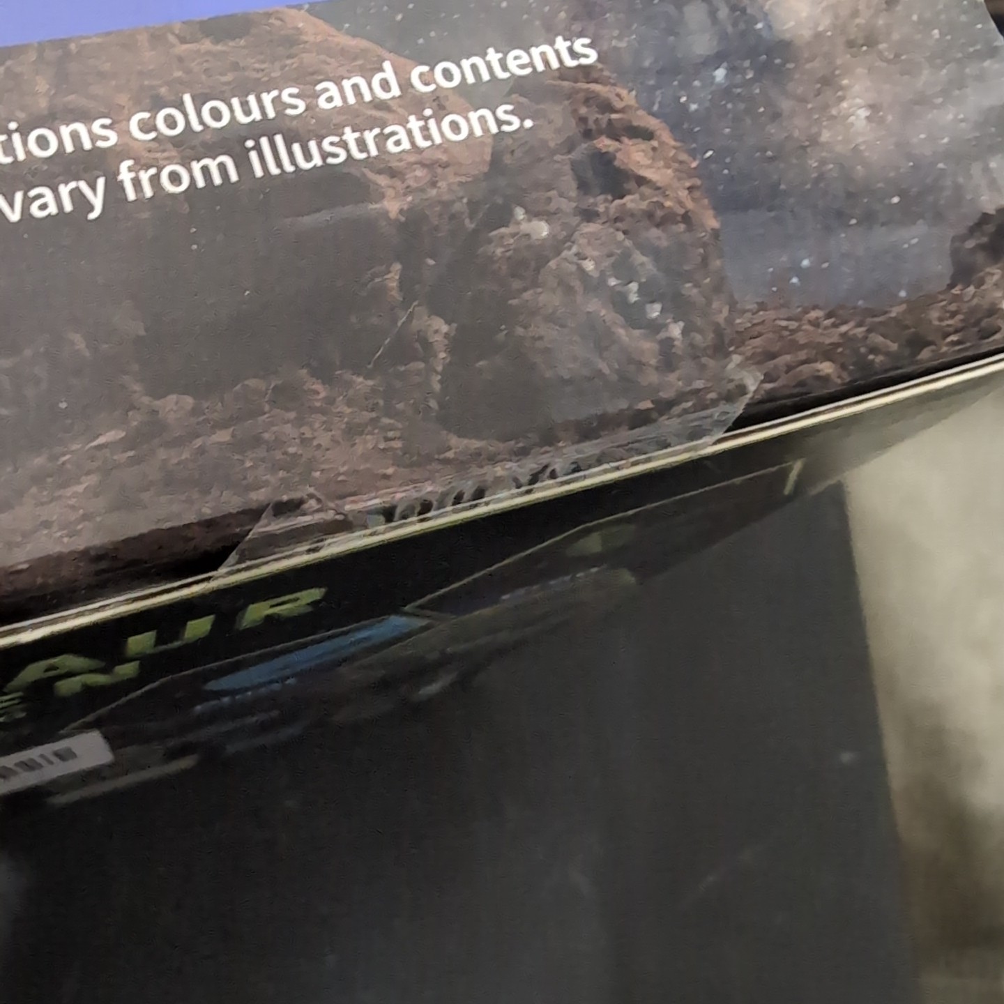 New LED Light-Up Dino World Terrarium Kit Complete with 3 Dinosaurs Stem