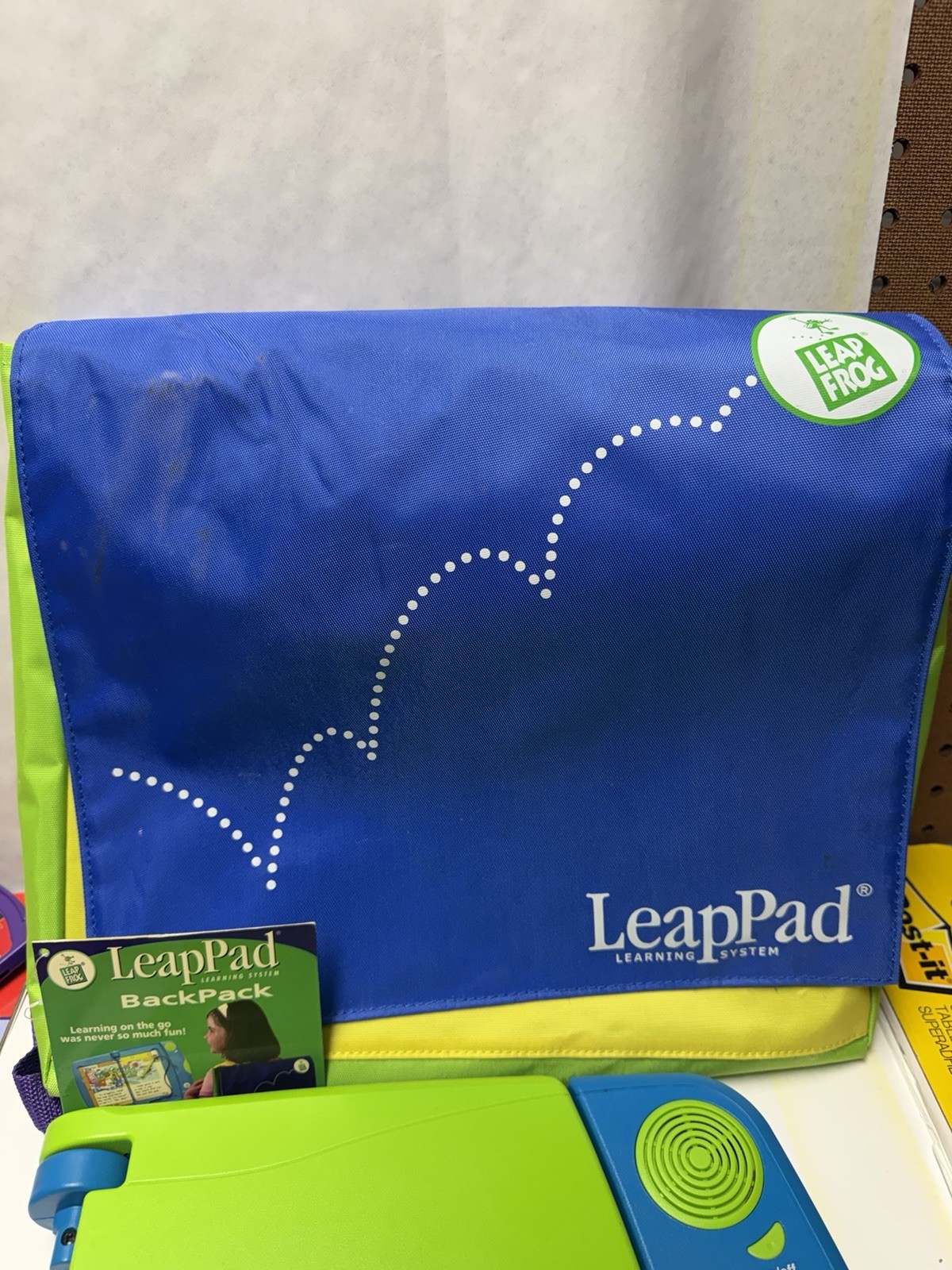 2001 LEAP FROG LEAP PAD LEARNING SYSTEM 7 BOOKS & 6 GAMES & BACKPACK