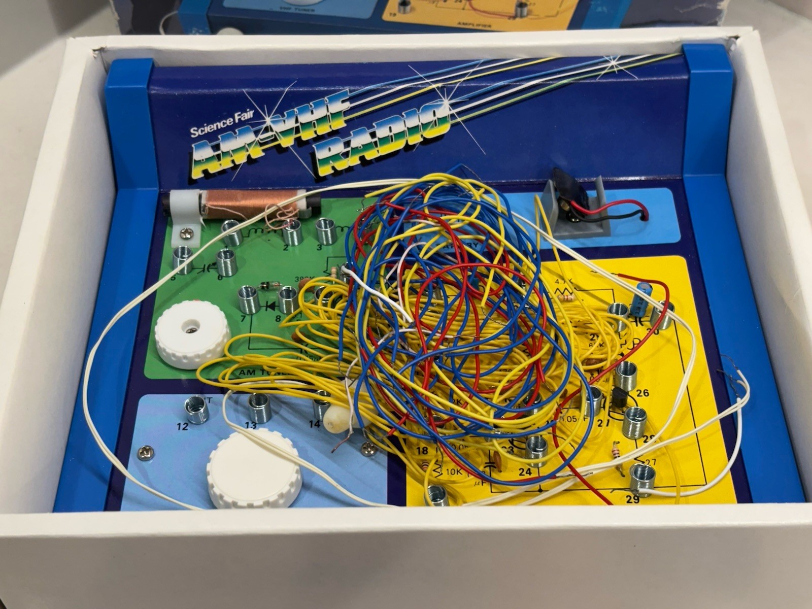 VTG Science Fair AM VHF Monitor Radio Kit 28-163 With Box Manual Earphone Wire