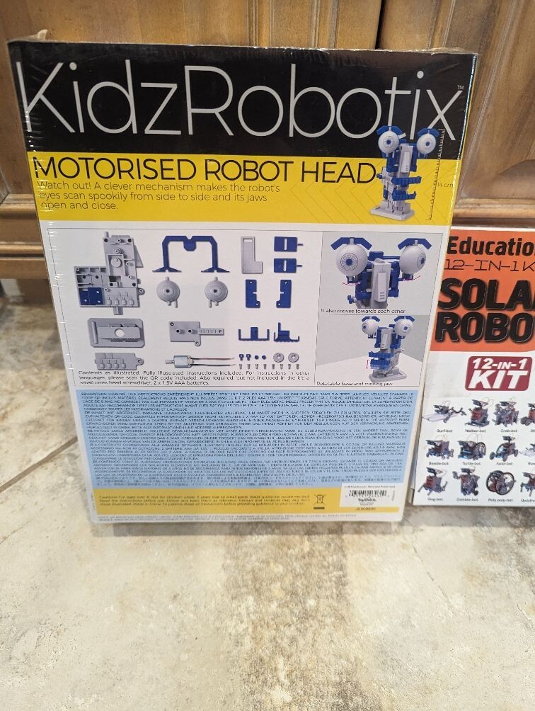 KidzRobotix Motorises Robot Head & Lucky Doug 12-In-1 Stem Solar Robot Kit – New