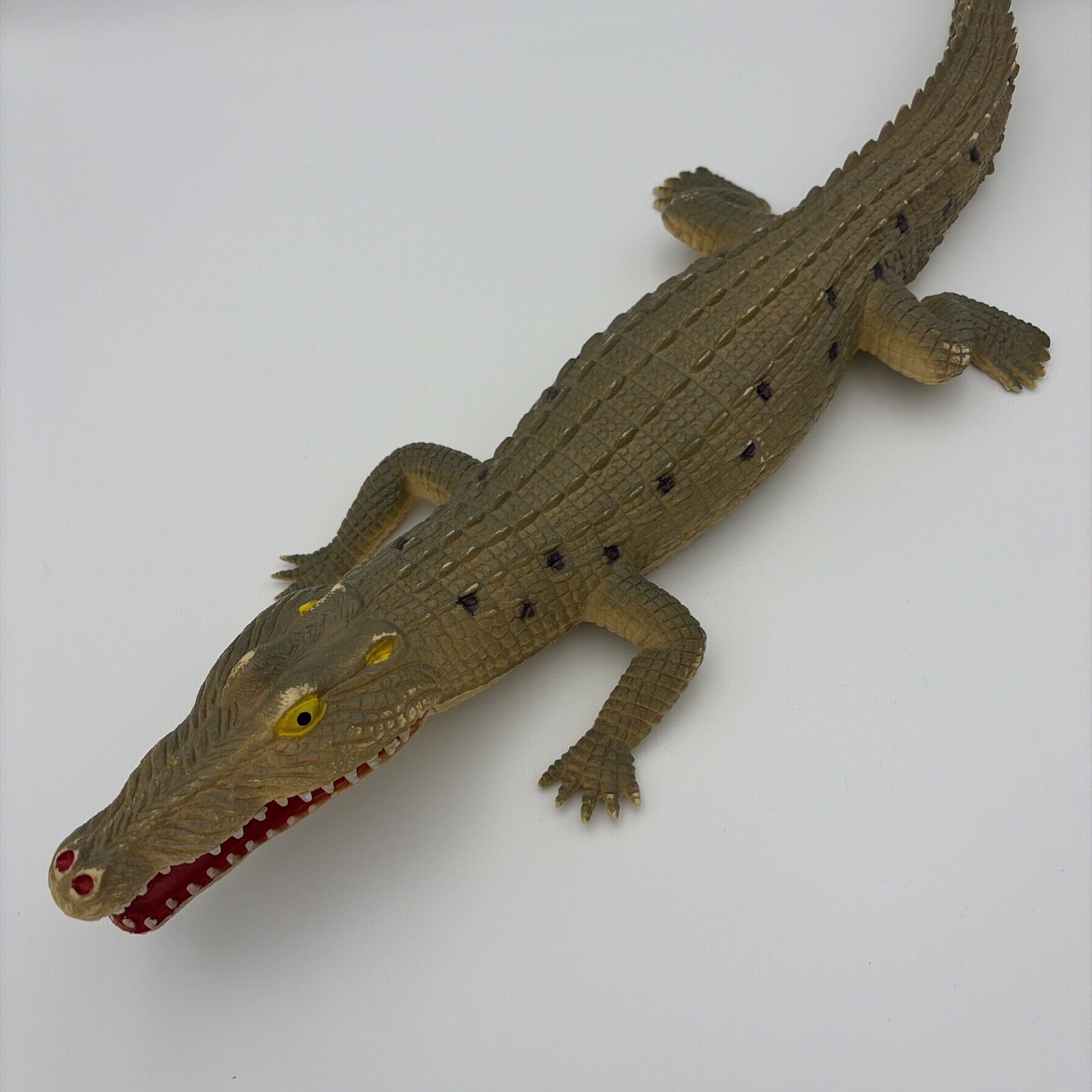 Crocodile Alligator 20” Figure Vintage Realistic Semi Aquatic Reptile Toy