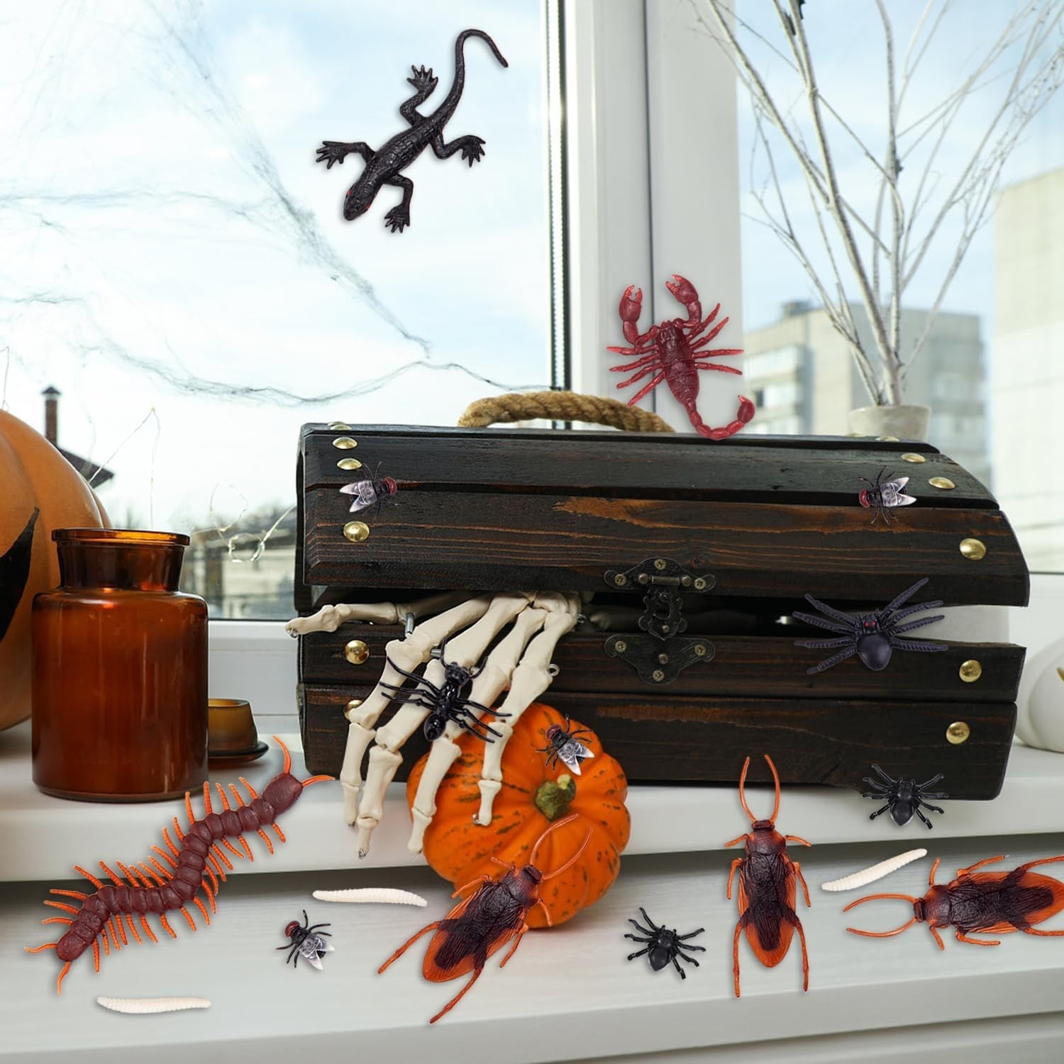 9 Types of Realistic 130 PCS Plastic Bugs – Ideal for Halloween Decor & More