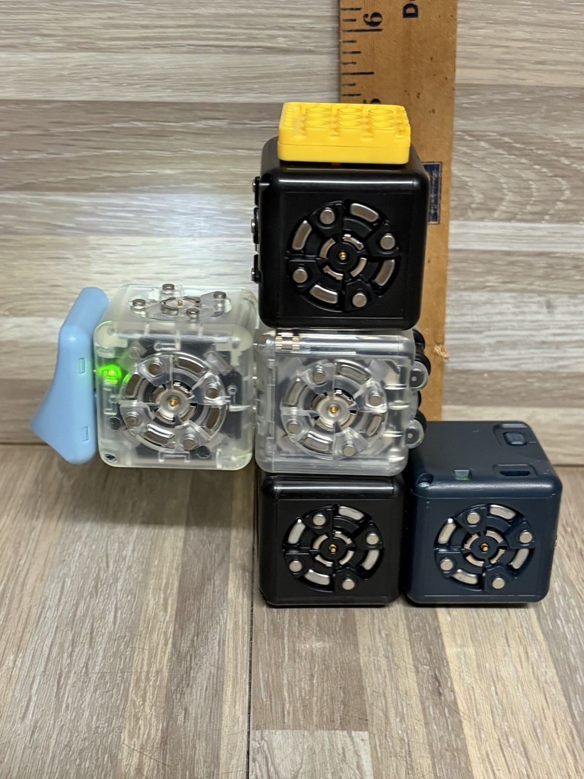 Cubelets Robot Blocks Discovery Set 4+ Robot Blocks NO MANUAL