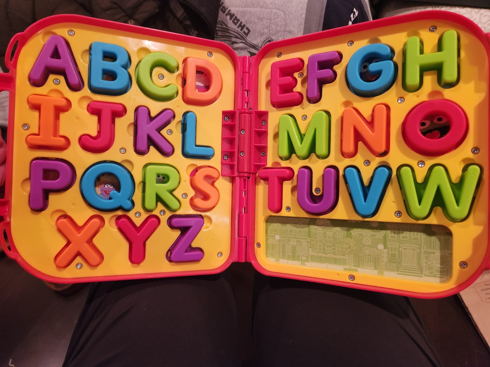 Hasbro Sesame Street Elmo’s On The Go Letters Alphabet w/ Carry Case COMPLETE