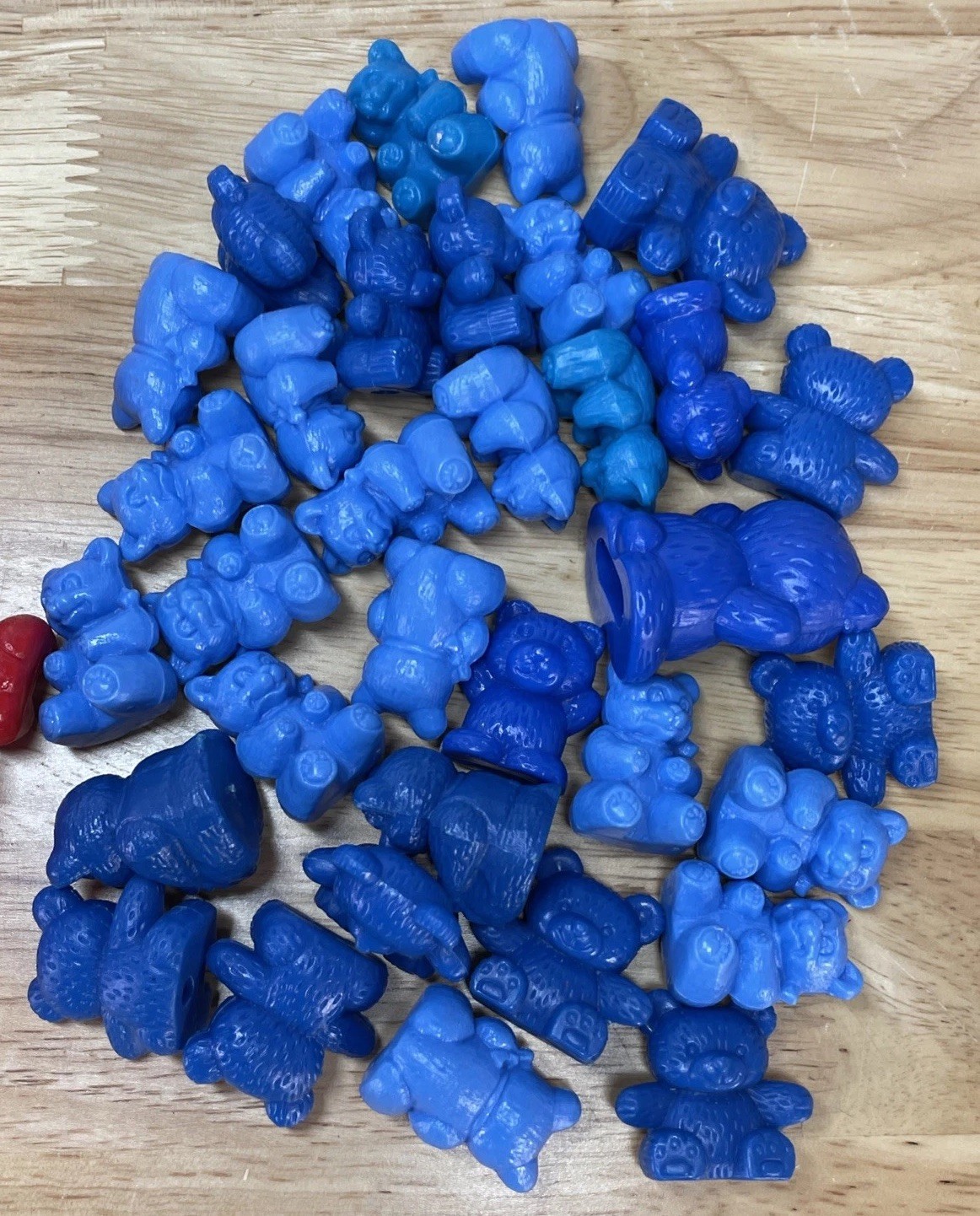 Vintage Plastic Teddy Bear Counters Red Yellow Blue Green Purple 139 Piece!