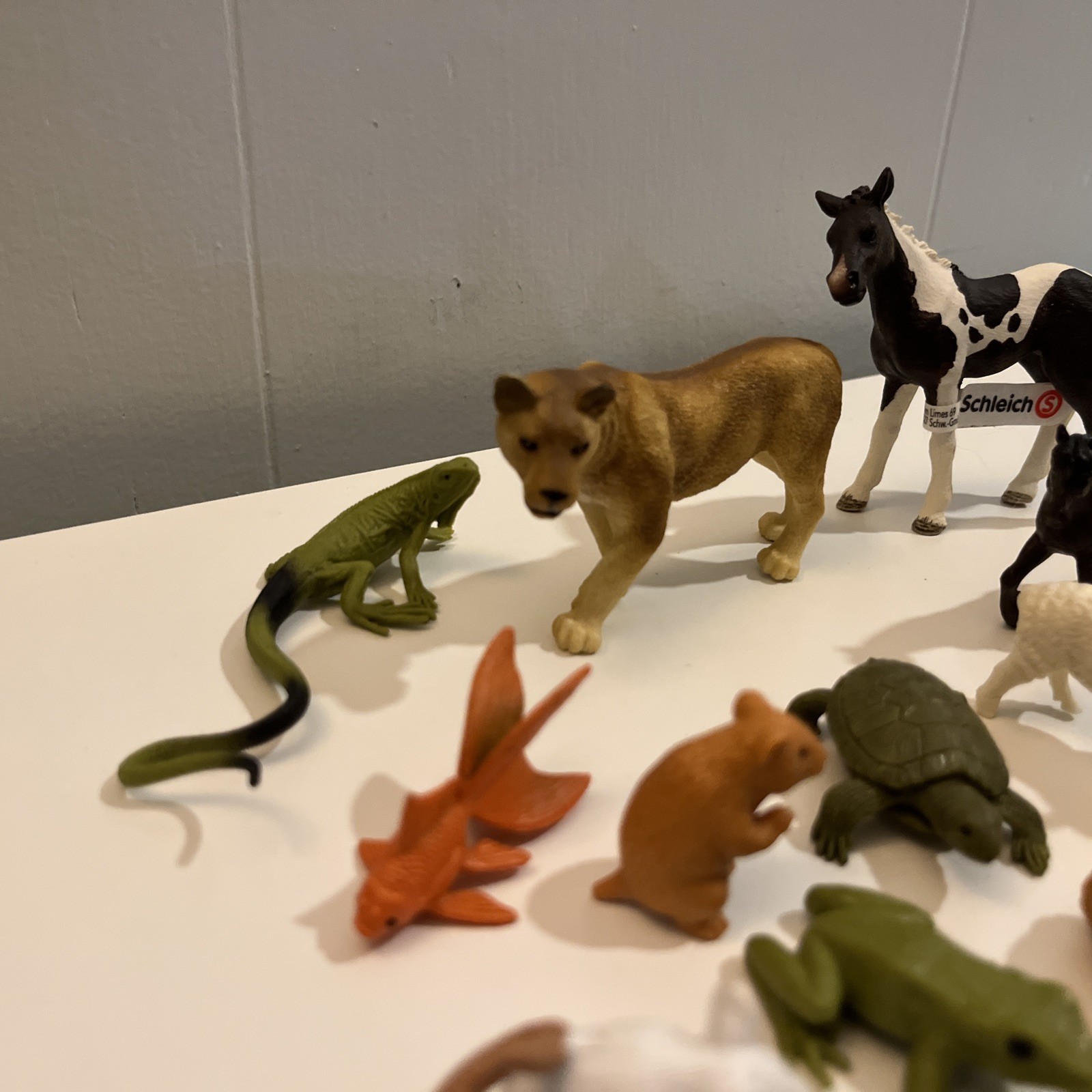 Mixed Toy Animal Lot Of 25 Schleich, Safari Ltd & More Farm Zoo Pets & Tractor