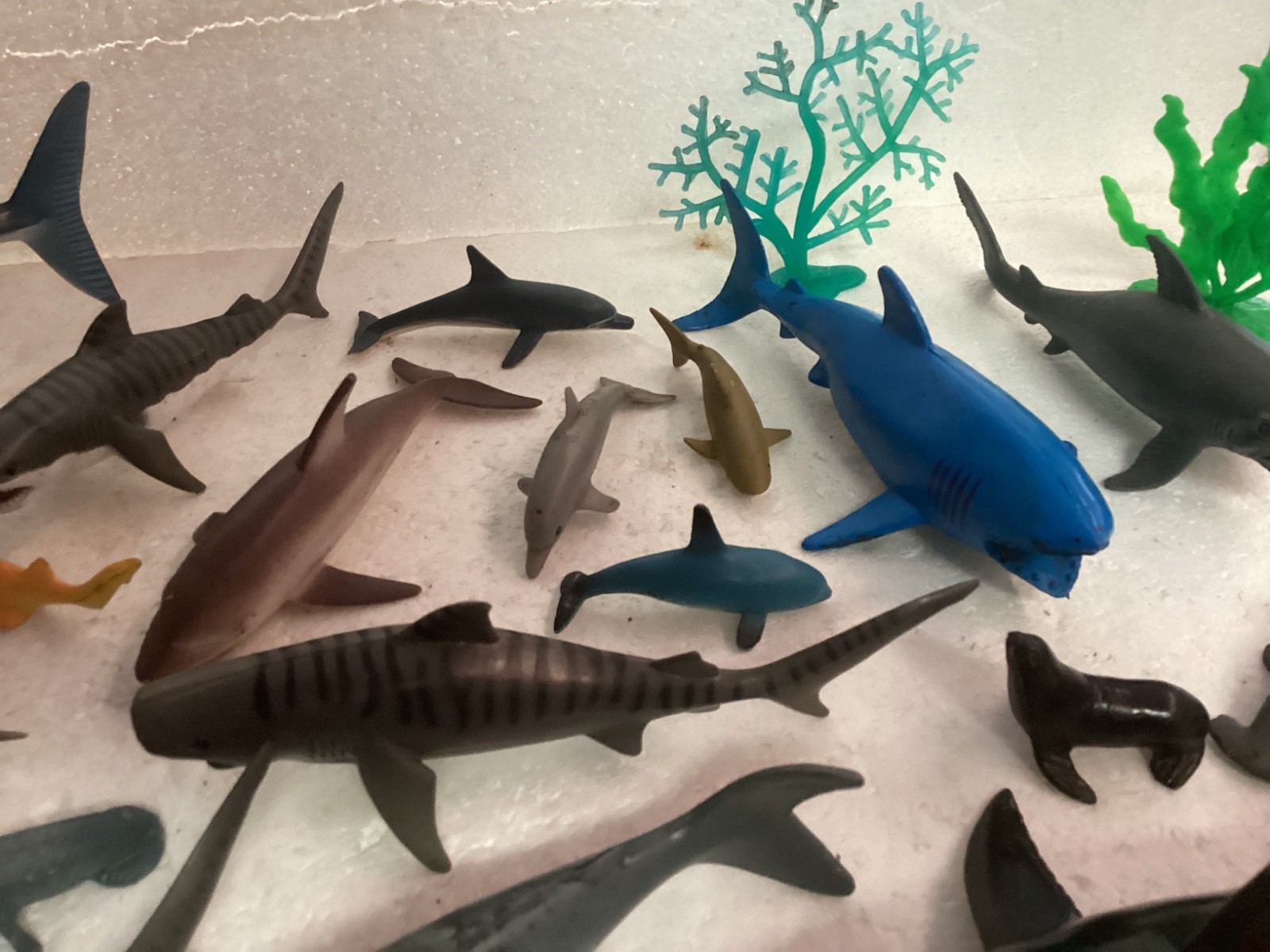 Mixed Lot 27 OCEAN SEA CREATURES Plastic Animals Toy Figures.