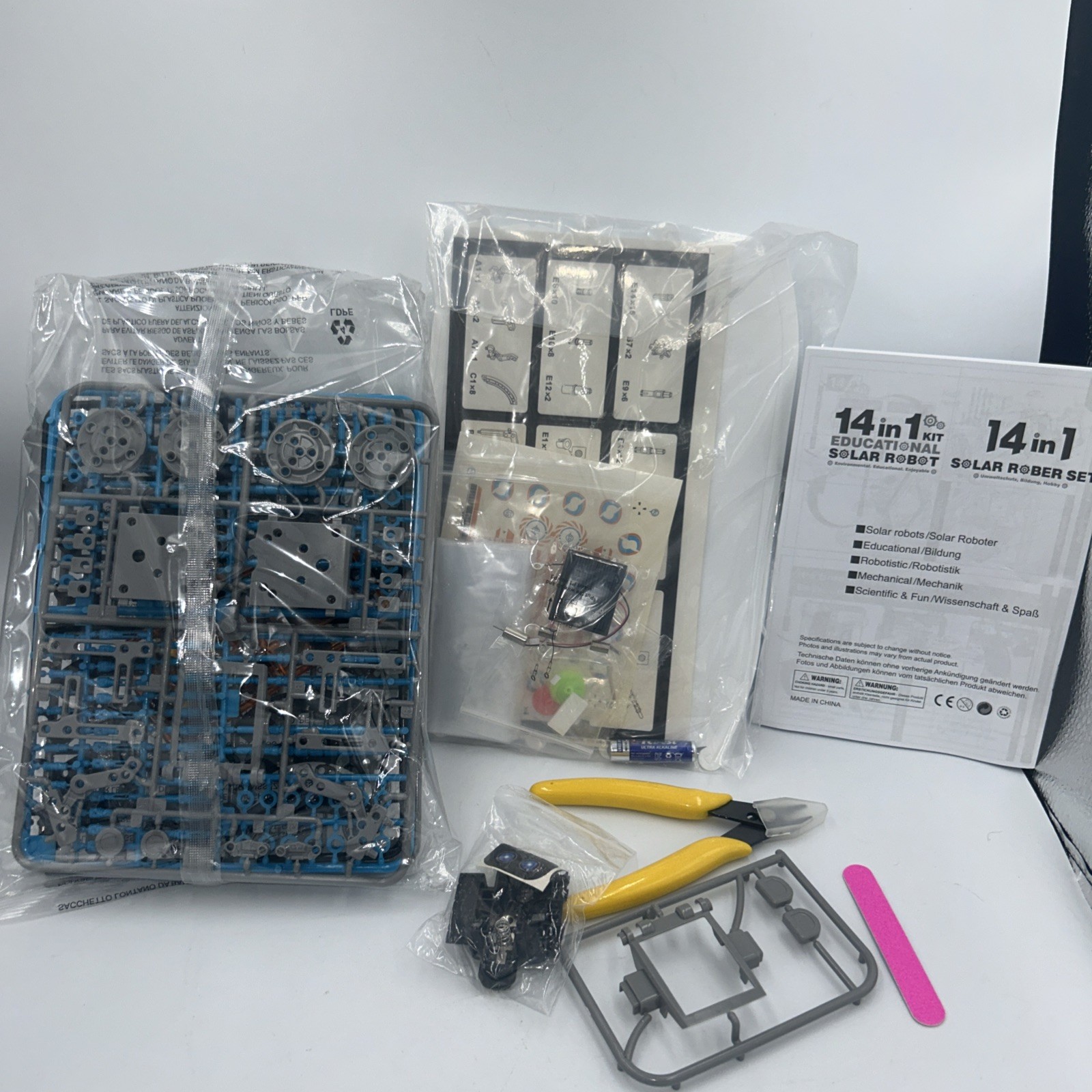 Educational Solar Robot 14-IN-1 Kit STEM Educational Ages 10+ Brand New!