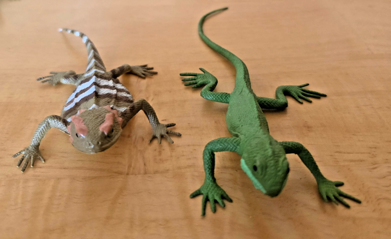 Lot of 7 PVC Plastic Rubber Toy Figure Lizards