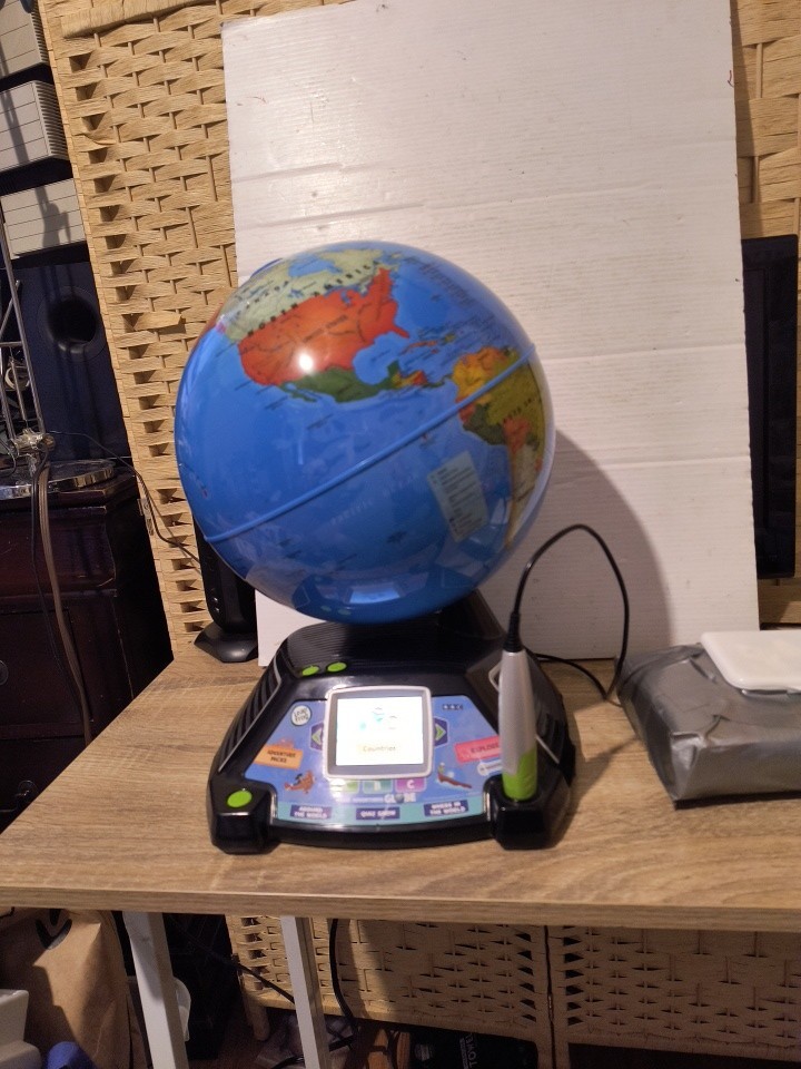 LeapFrog Magic Adventures Globe 2.8″ Video Screen BBC Videos Interactive Games