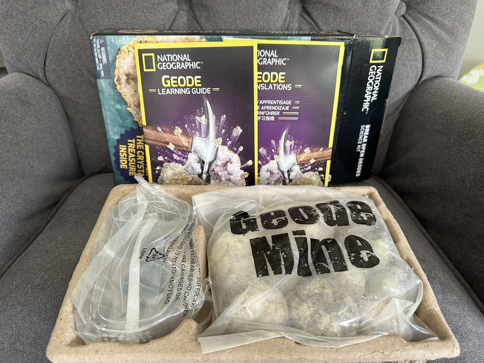 National Geographic Break Open 10 Premium Geodes – Includes Goggles,