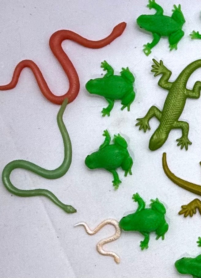 Bulk Lot of 26 Plastic Toy Animals & Bugs – Frogs, Snakes, Lizards, Insects