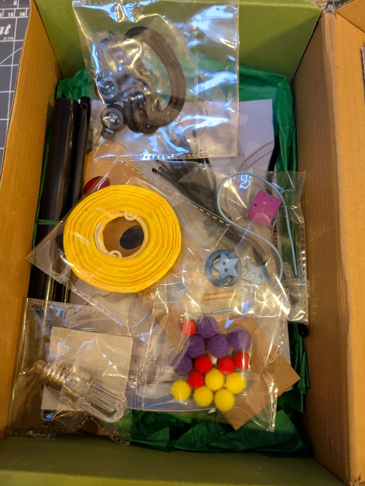 KiwiCo Tinker Crate Make Your Own SOLAR SYSTEM Stem Kit 3 + CLASSROOM PLANETS