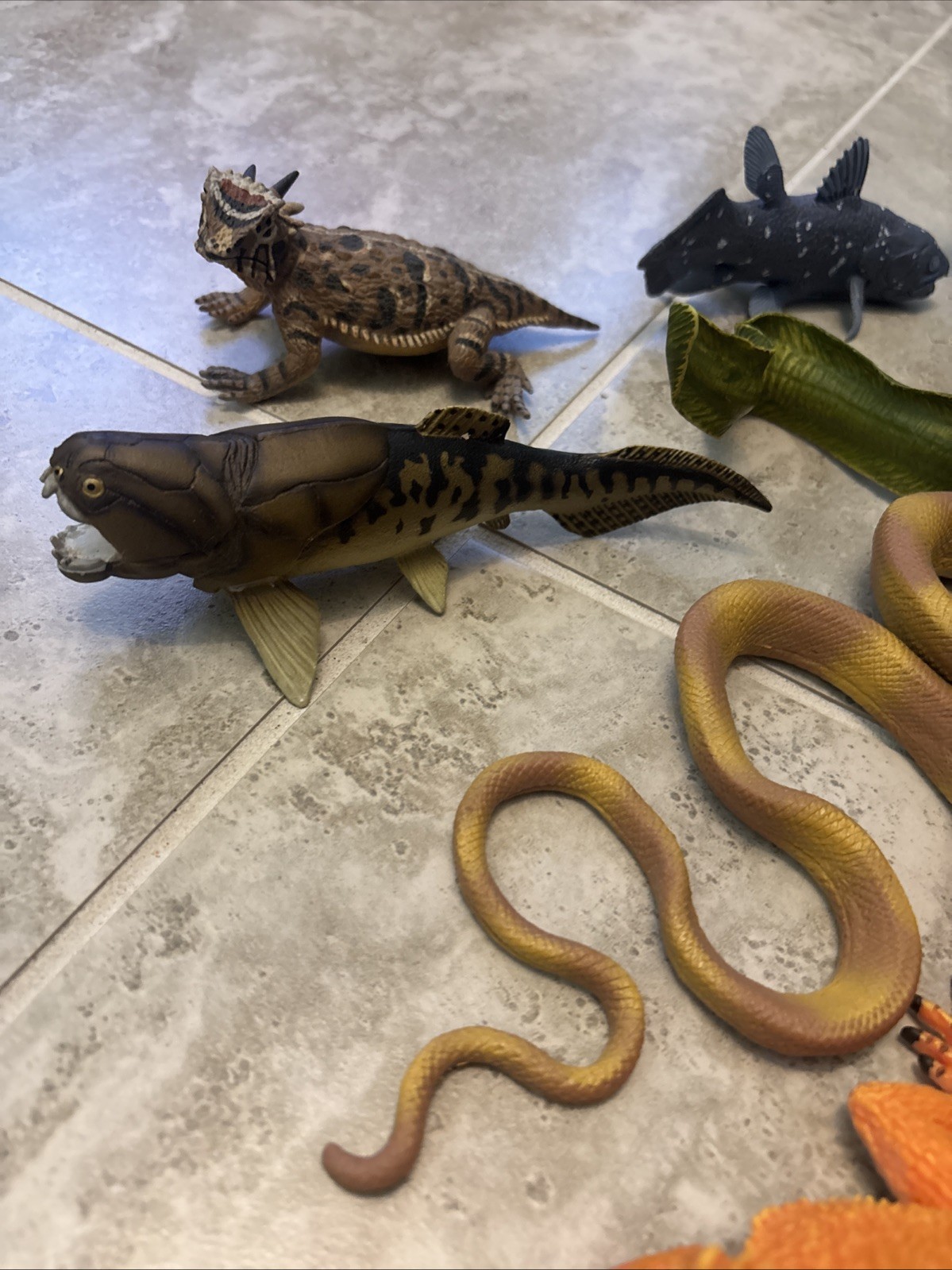 2005 Safari Frilled Lizard Dinosaur Papo Lizard Prehistoric Fish Boa Ice Age