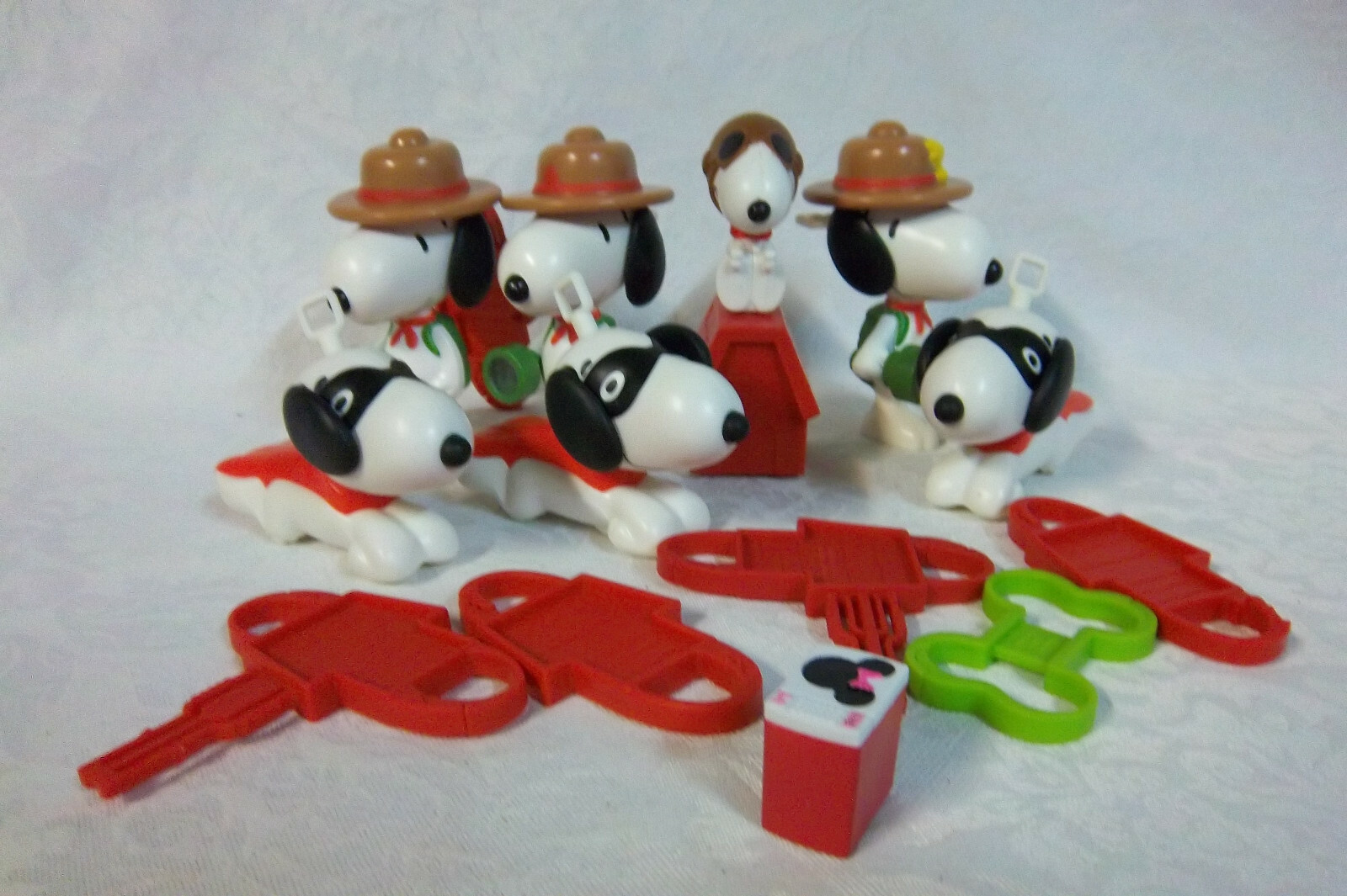 Assorted Peanuts 2016 McDonalds Snoopy Figures 4″ Toy