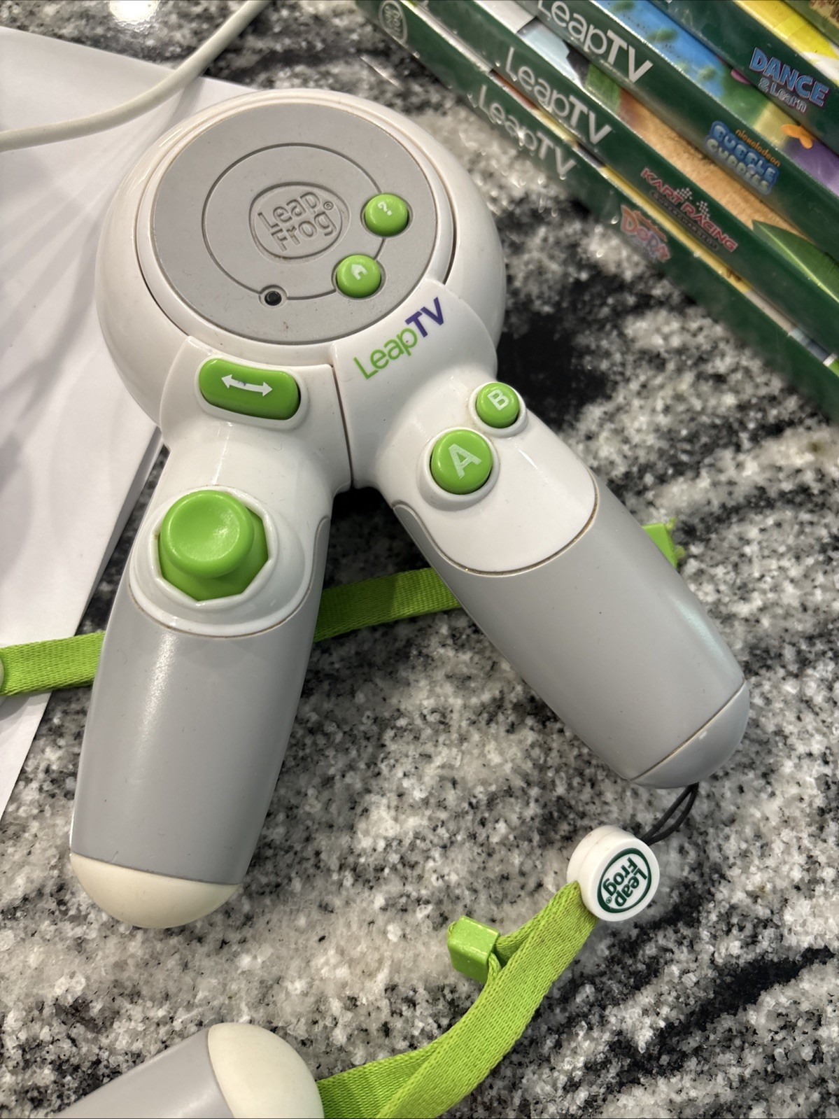 Leap Frog LeapTV Educational Video Gaming Console w/ Camera 6 Games Remotes