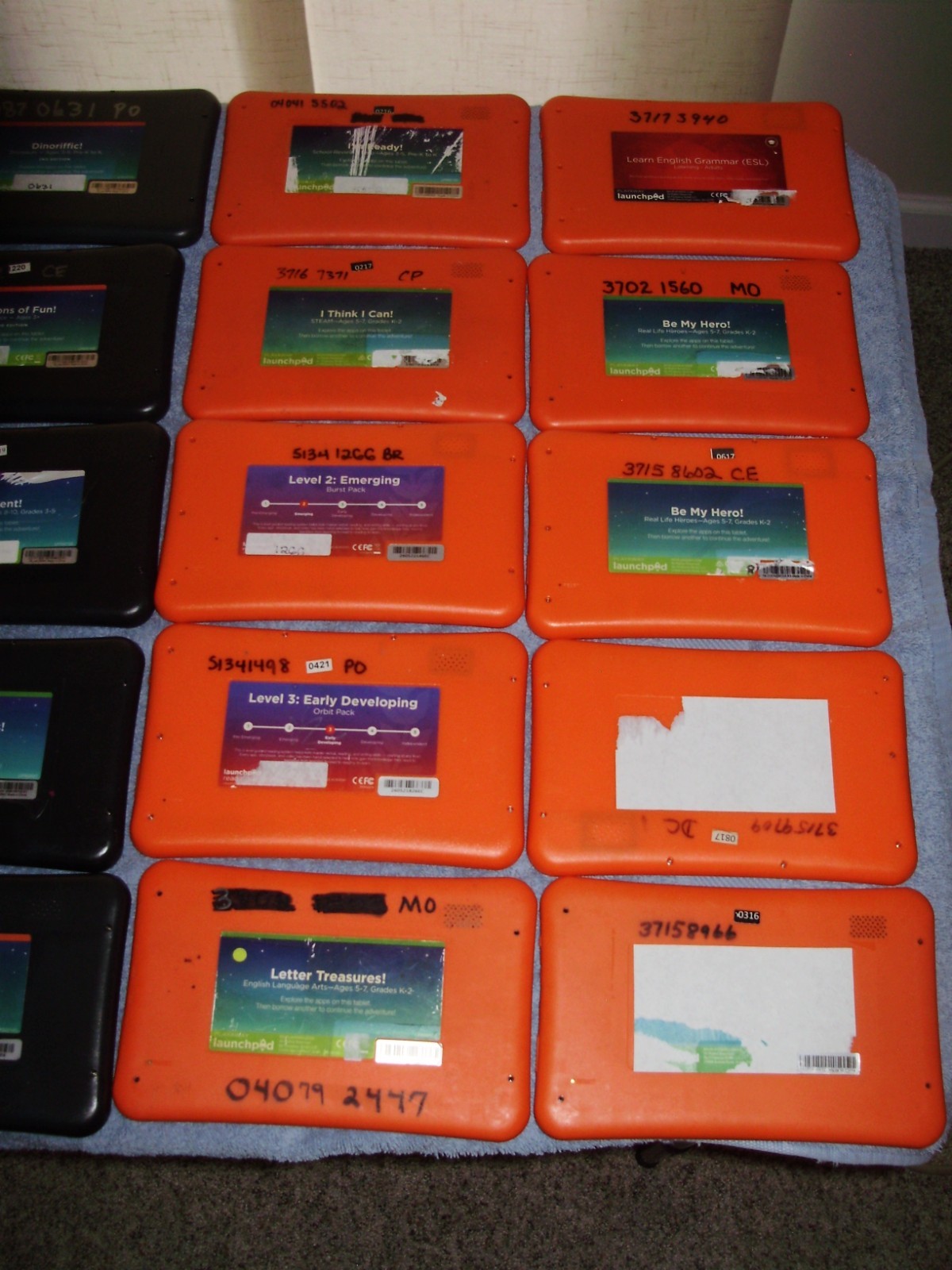 177ea- PLAYAWAY/ LaunchPad Childrens Pre Loaded Educational/Learning Tablets