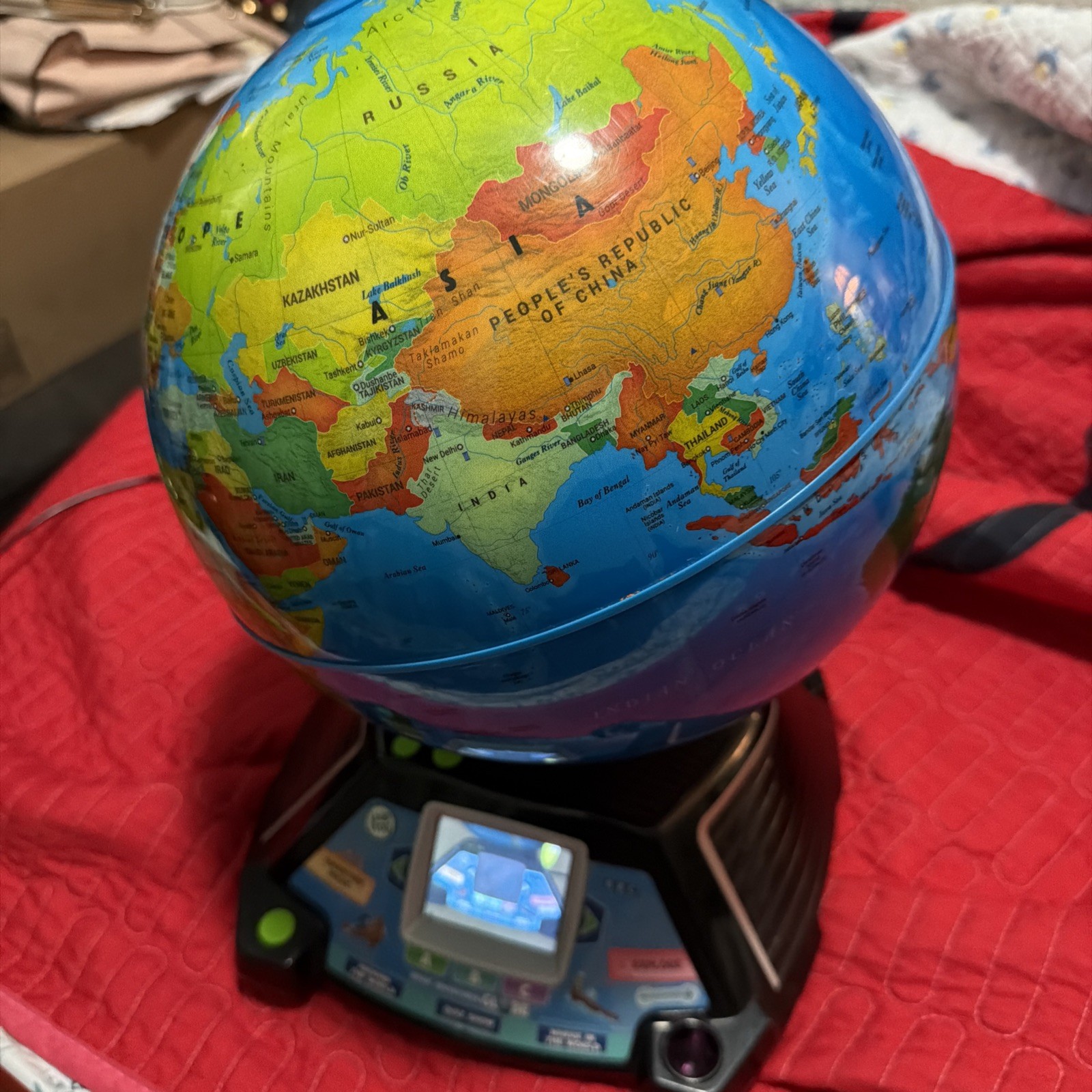 Leapfrog Magic Adventures Globe w/ LCD Integrated Video Screen Display 80-605400