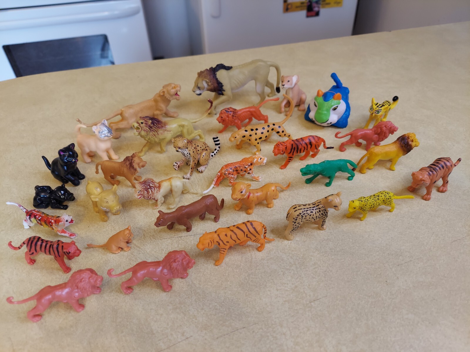 Mixed Lot of 30 Tiger Lion Leopard Cat Animal Figures Educational Toys