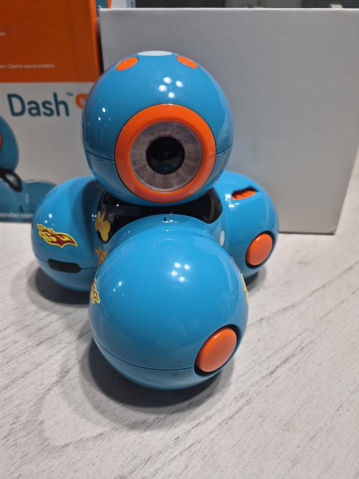 Wonder Workshop Dash Smart Robot For Curious Minds Model Coding Toy With Cards