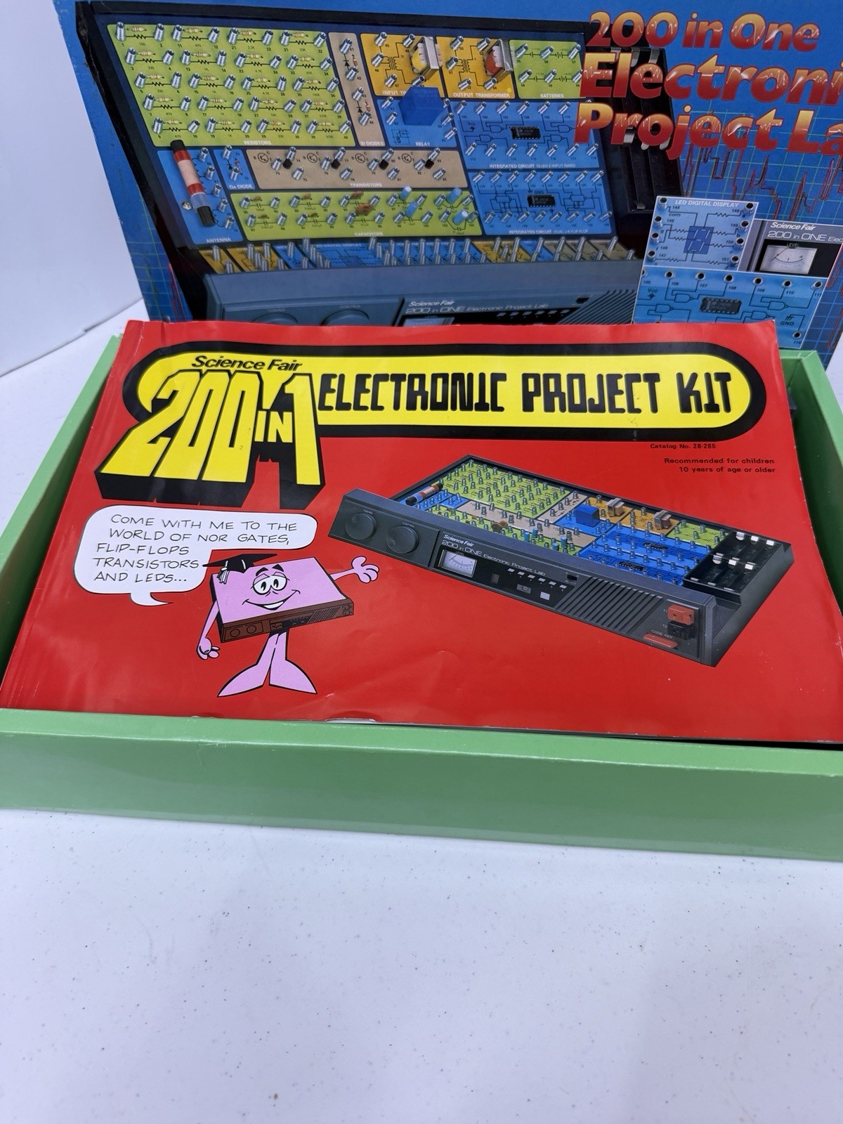 Radio Shack Science Fair Electronics Lab 200 in One Project Kit 28-265 Untested