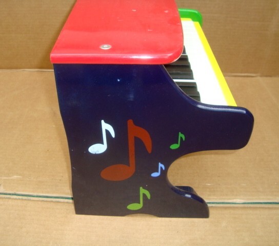 MELISSA & DOUG ~ LEARN-TO-PLAY PIANO ~Ages 3 +7