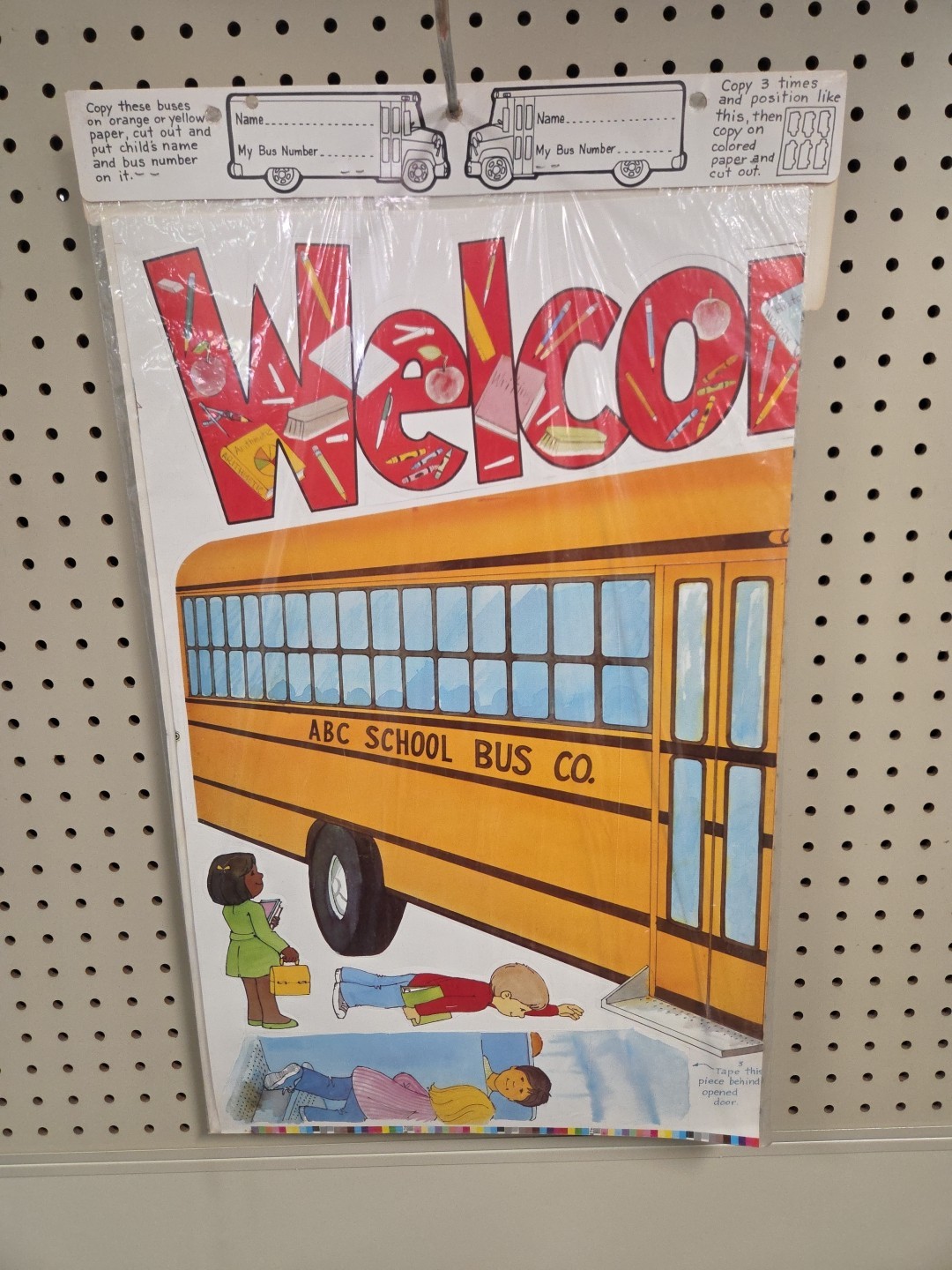 Vintage 3D SCHOOLBUS With Four Banners By Teacher Touch