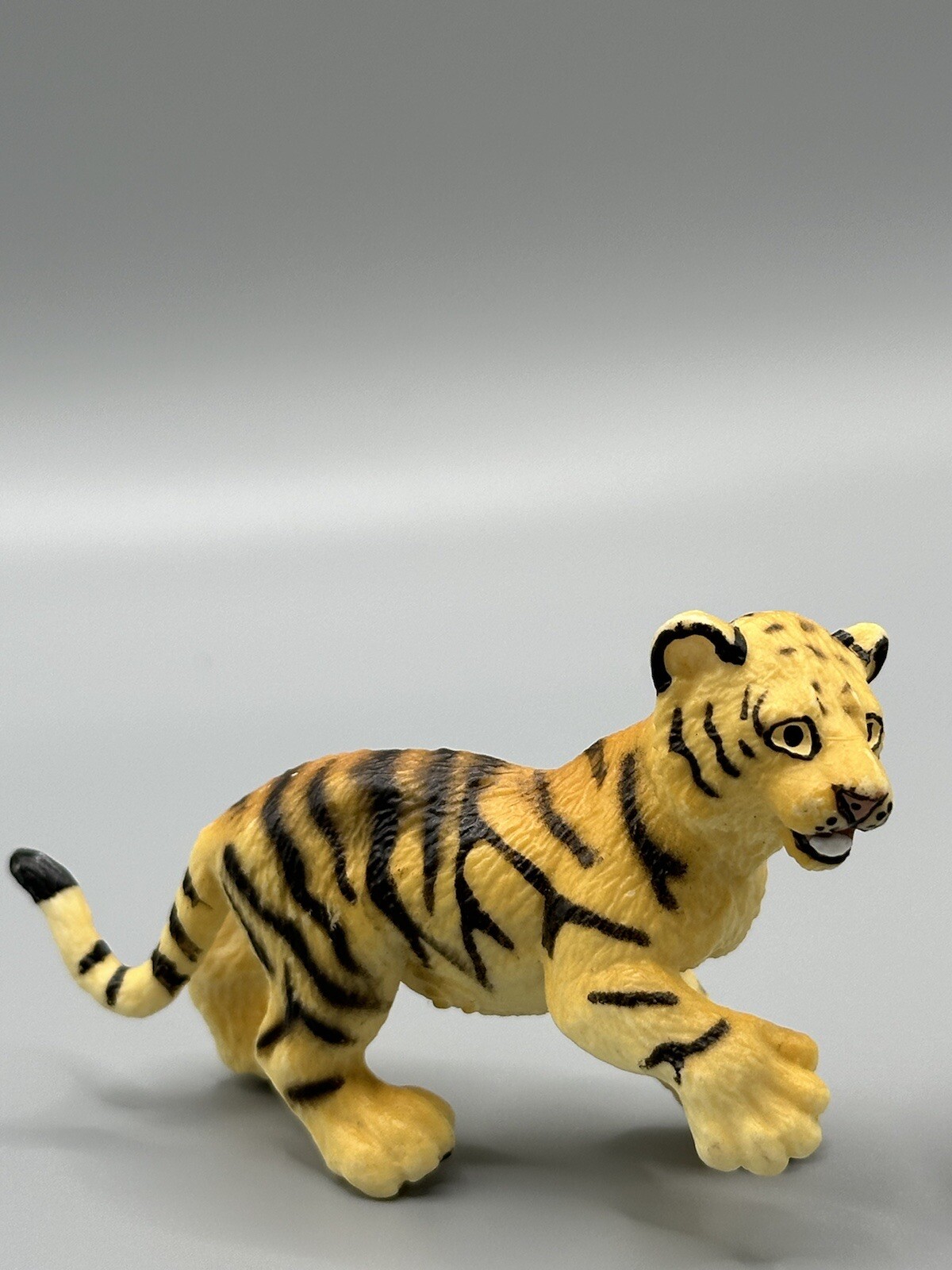 Retired Schleich White Tiger Big Cat And Safari Ltd Lion and Tiger Cub Figures 3