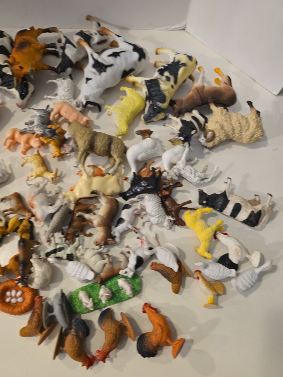 VTG Mixed Lot of PVC & Plastic Farm Animal Figures Big & Mini Cow Chicken Pigs