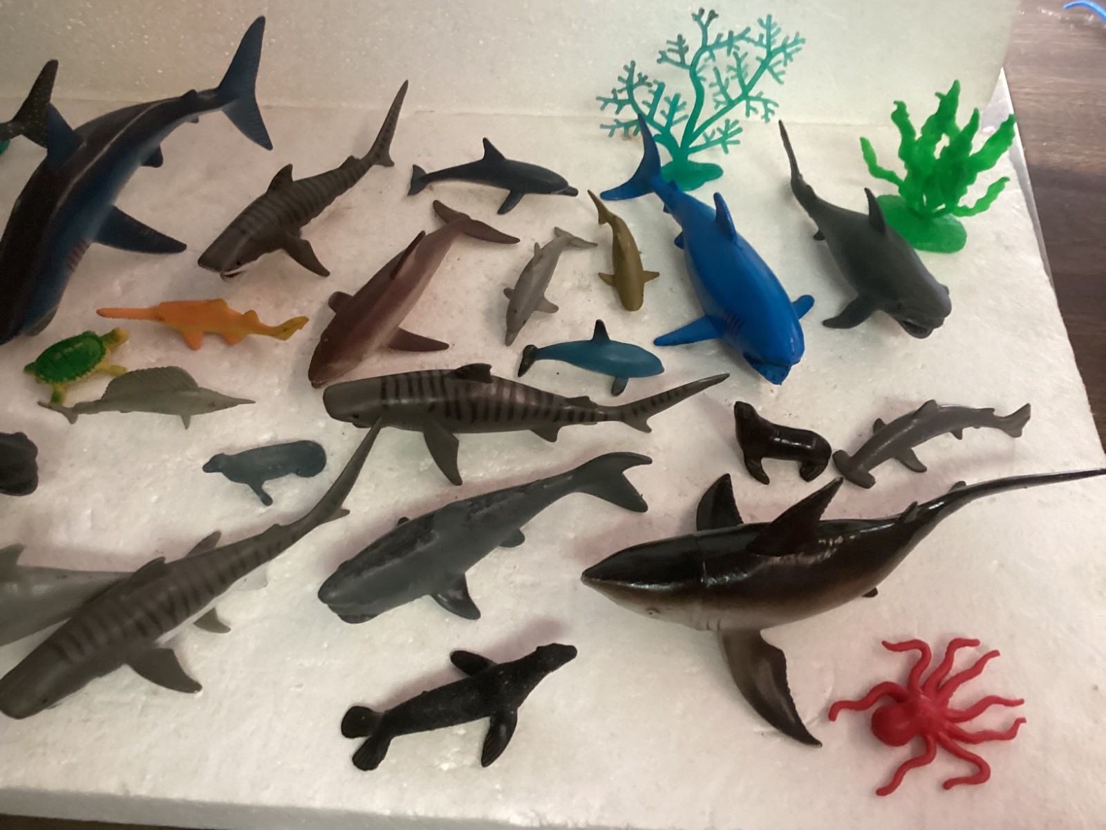 Mixed Lot 27 OCEAN SEA CREATURES Plastic Animals Toy Figures.
