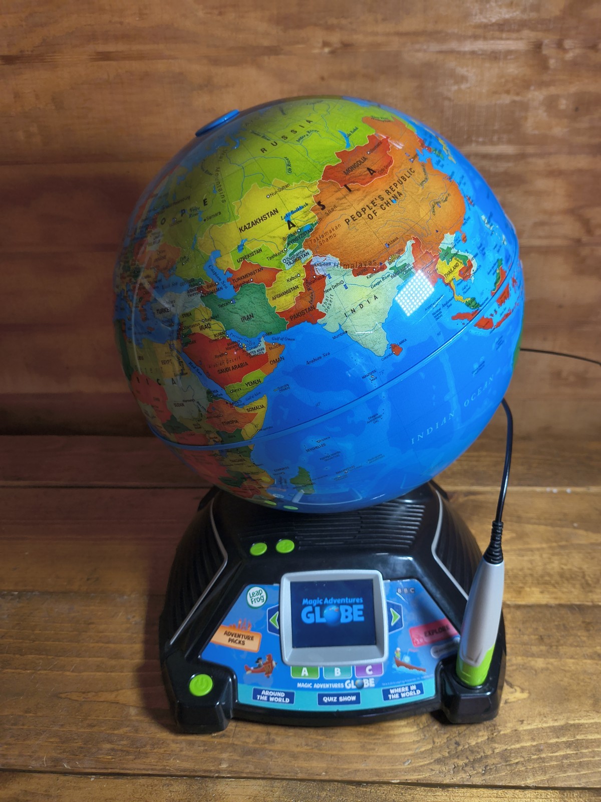 Leapfrog Magic Adventures Globe w/ LCD Integrated Video Screen Display