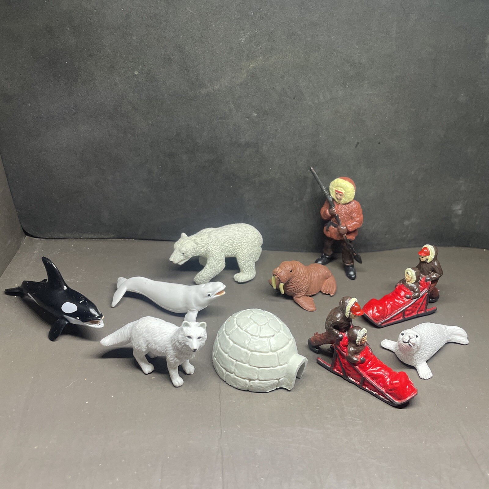 Safari Good luck minis Arctic Fun Pack – bobsled RARE w igloo