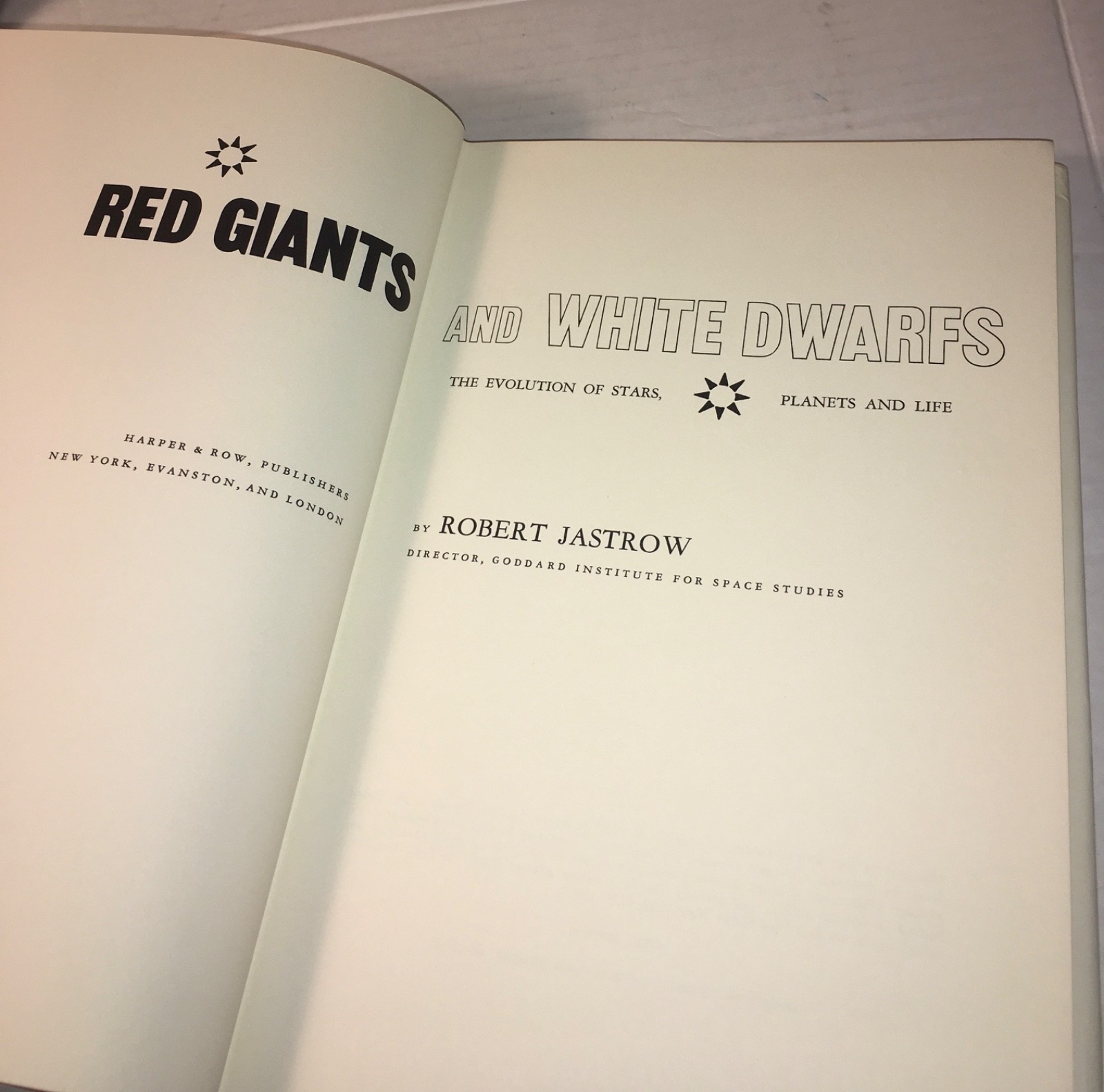 1967 RED GIANTS AND WHITE DWARFS EVOLUTION OF STARS PLANETS AND LIFE HCDJ SPACE
