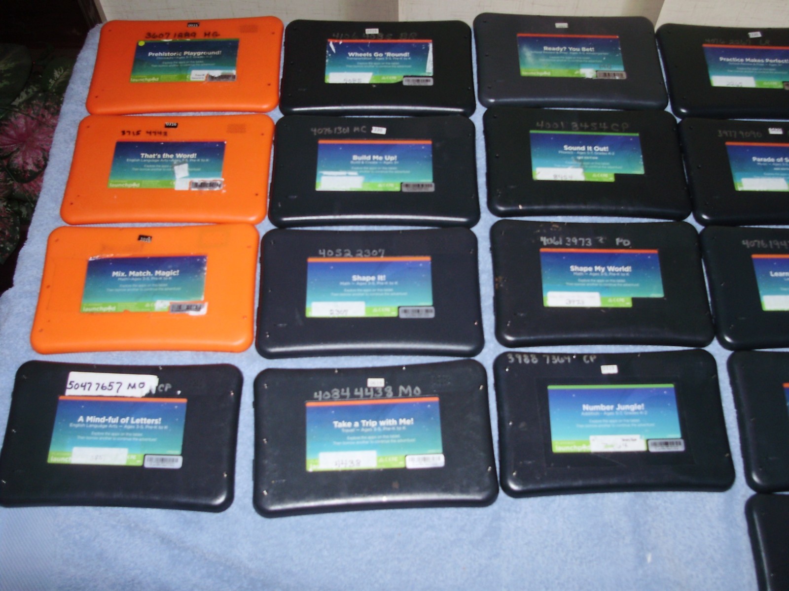 177ea- PLAYAWAY/ LaunchPad Childrens Pre Loaded Educational/Learning Tablets