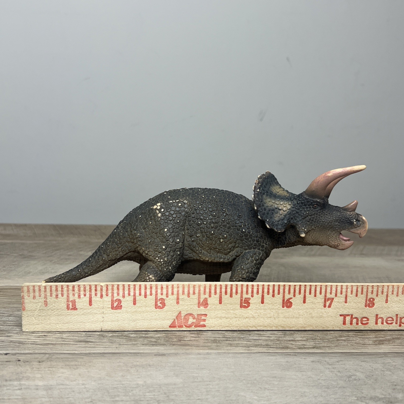 Safari Ltd Triceratops Figure Brown Prehistoric Dinosaur Figurine 6″ 2018