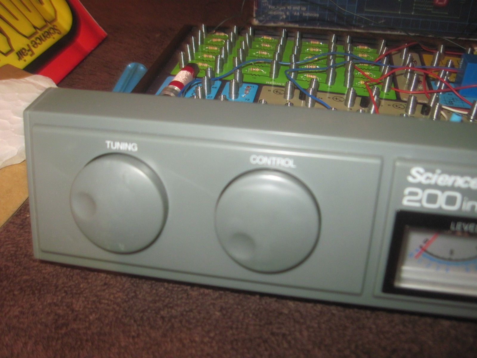 Radio Shack 200 in One Science Fair Electronic Project Lab. Cat. No. 28-265