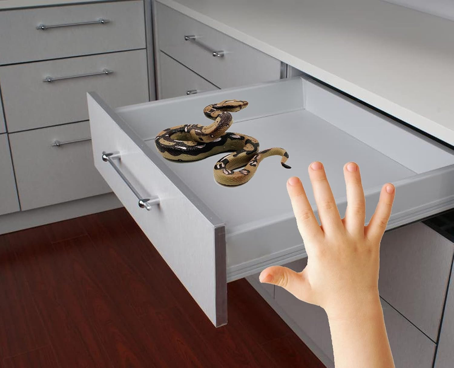 Snake Toys Scary Prank Boa Constrictor Python Animal Figures Gag Gifts Halloween