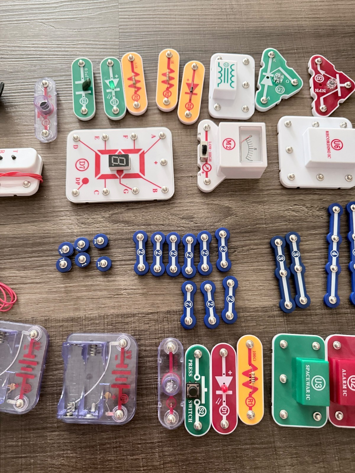 Elenco Snap Circuits Electronics Parts Lot with Manual – As Is / No Warranty