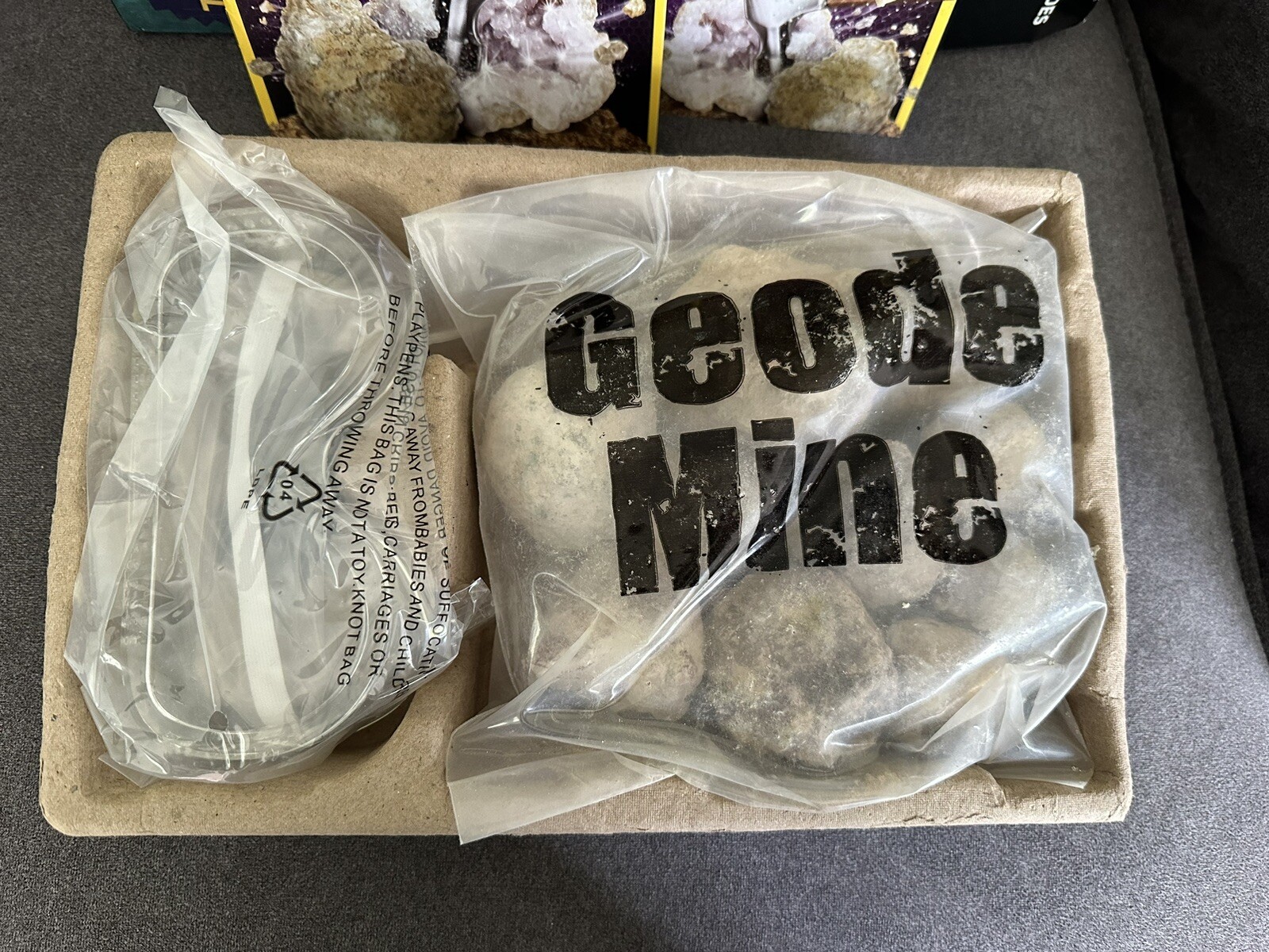 National Geographic Break Open 10 Premium Geodes – Includes Goggles,