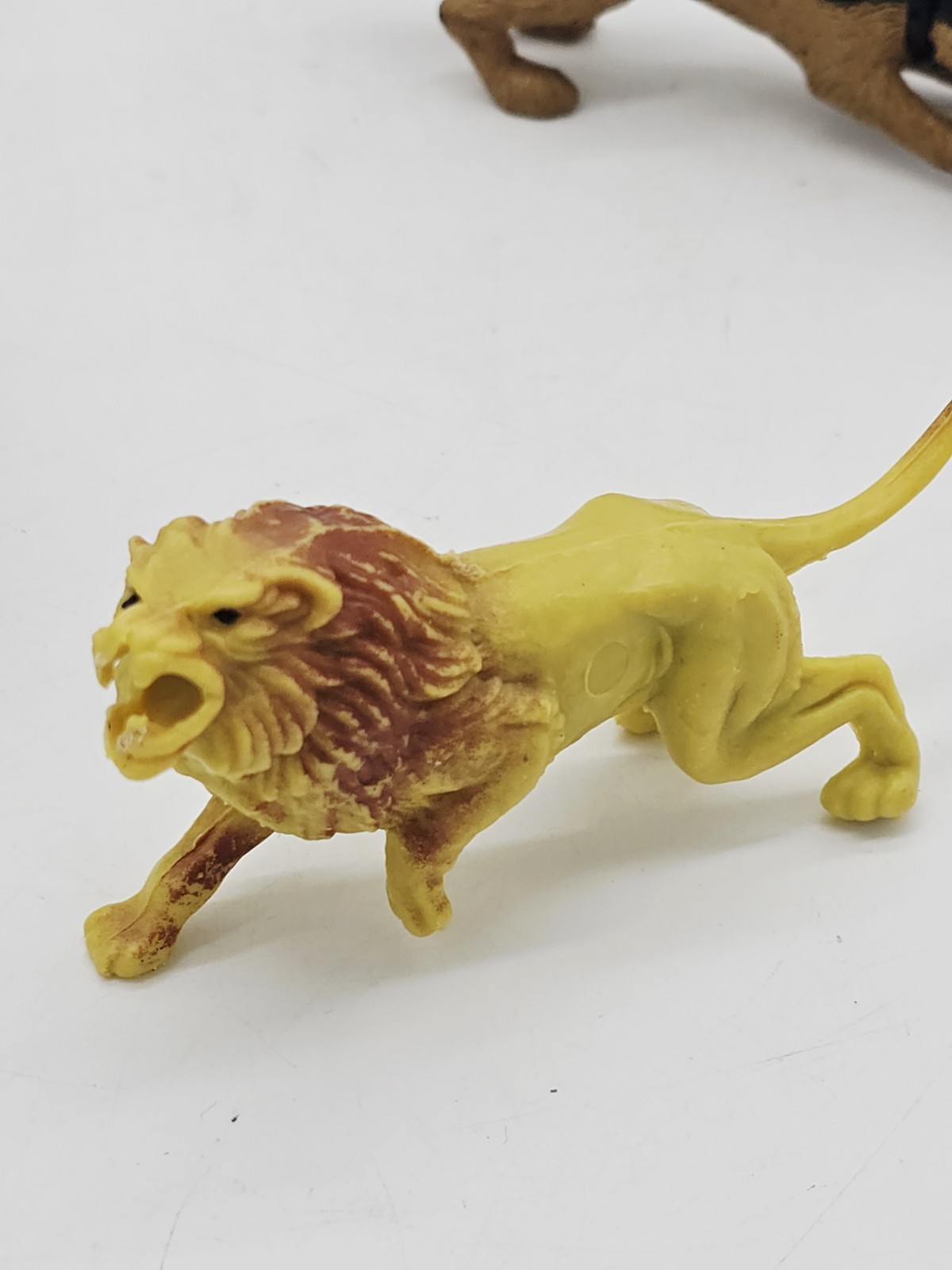 Lot of 4 Plastic Toy Animals Figures Lion Elephant Wild Dog 3.5″ long appx.