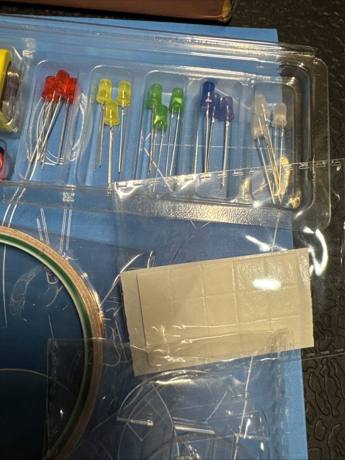 1 New STEM Kiwi Co. Tinker Crate PAPER CIRCUITS A HANDS ON SCIENCE EXPERIENCE