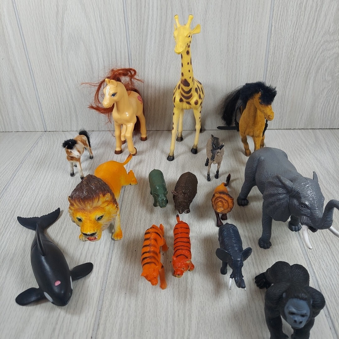Lot of 15 African Safari Jungle Animals Hard Plastic Figures Toys Misc Brands