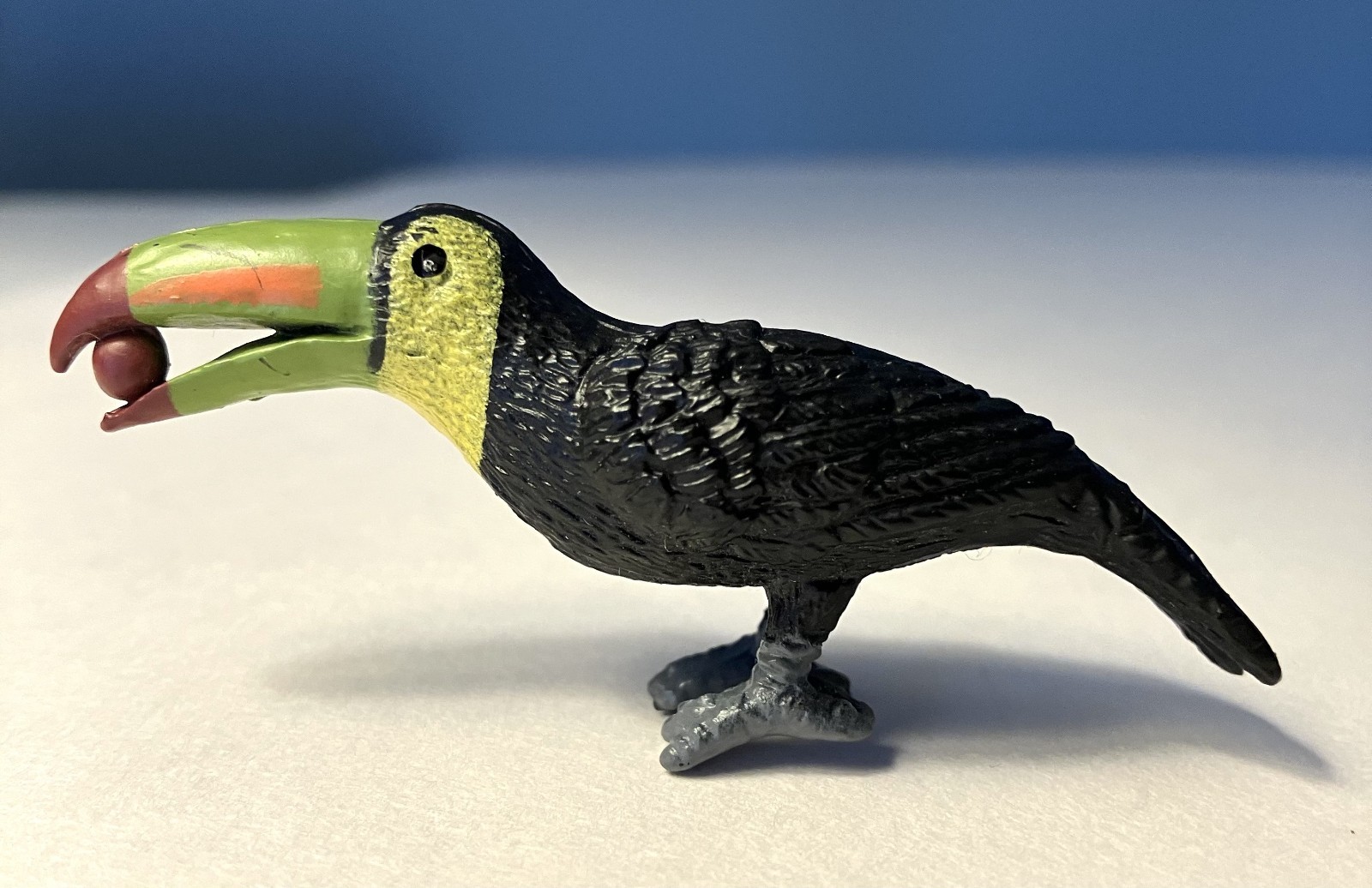 Safari Ltd toucan Exotic Bird TOOB® Miniature Toy Figurine