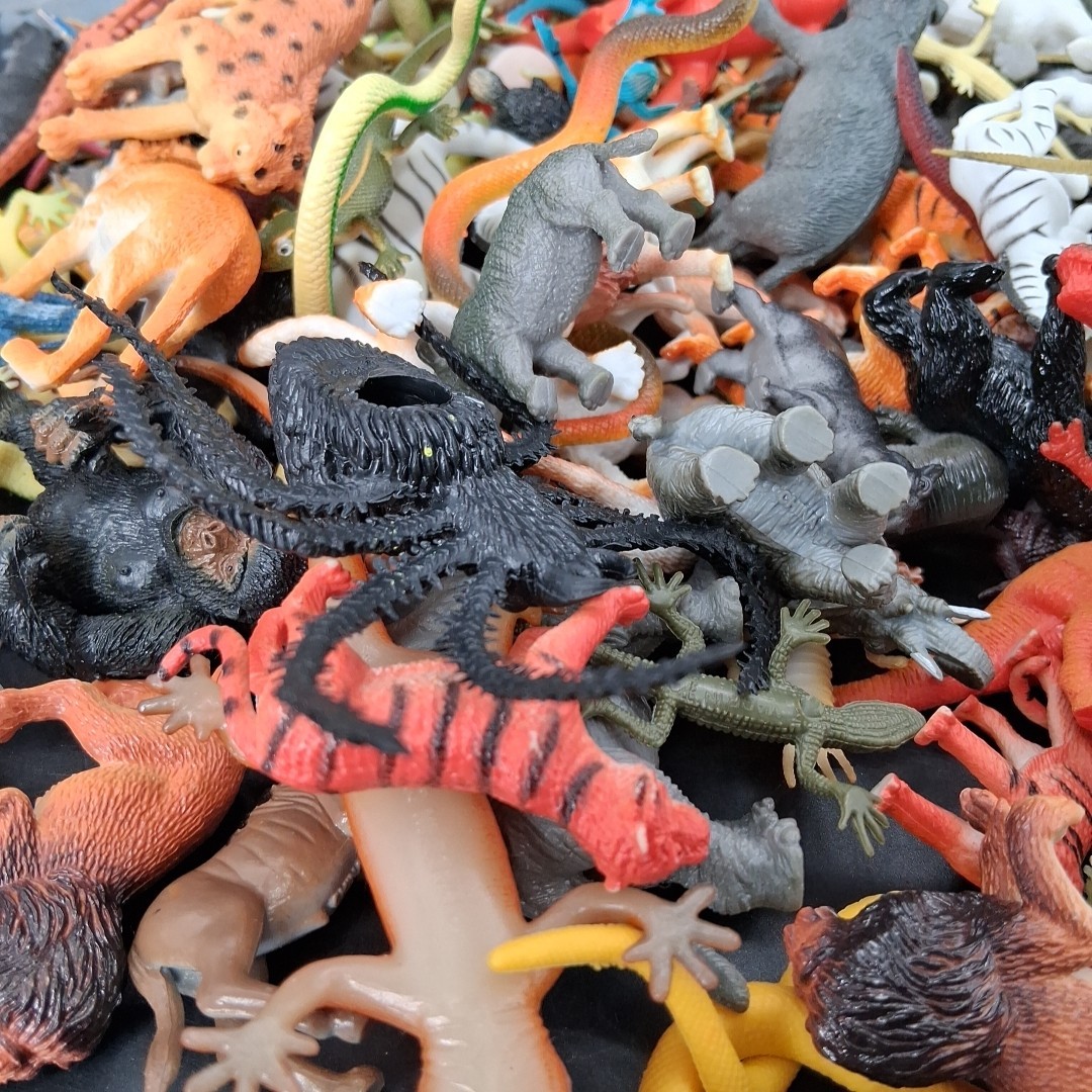 Vintage 236pc Lot Plastic Rubber Wild Animals Dinos Reptiles Bugs Safari & More